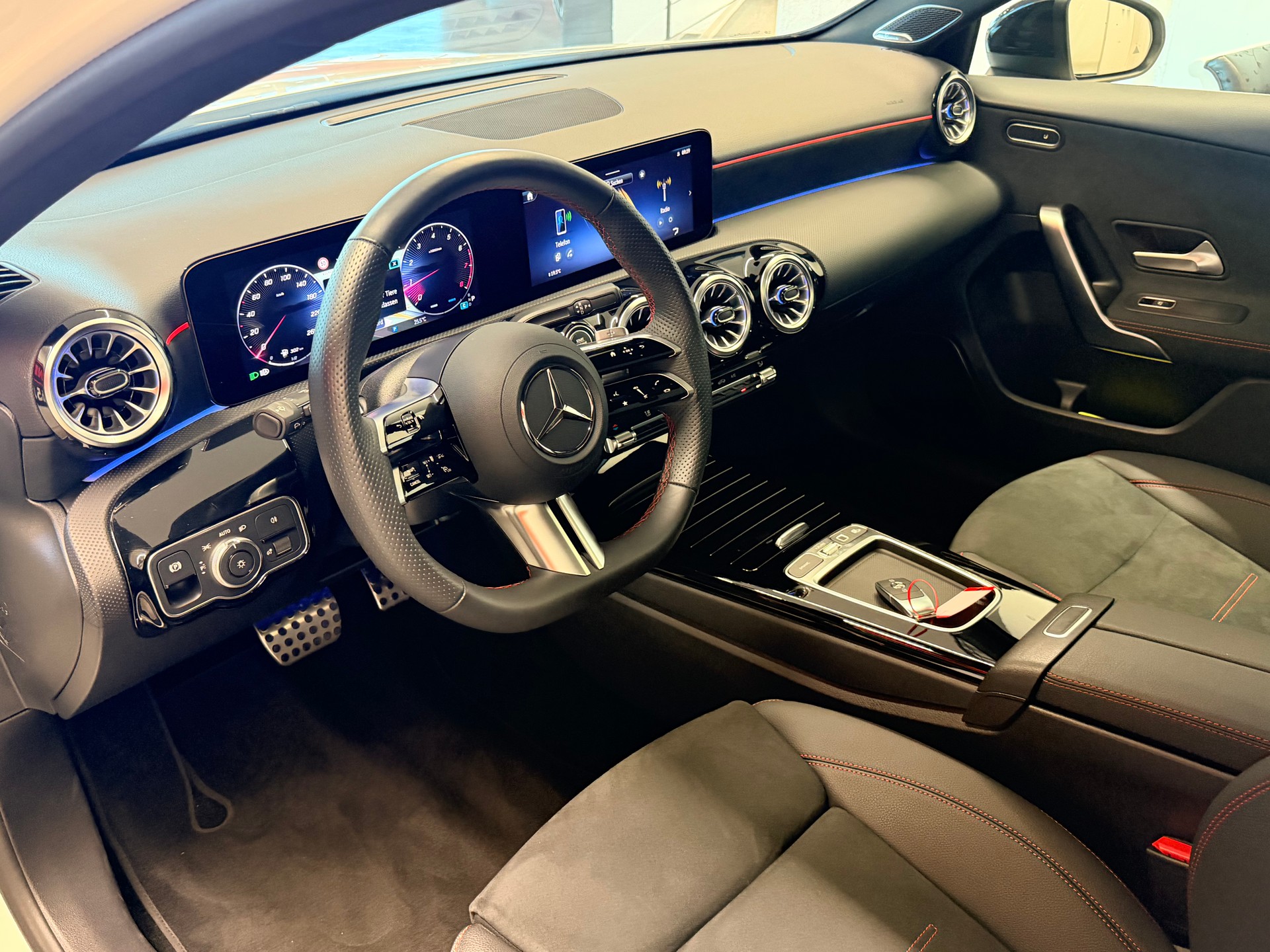 MERCEDES-BENZ A 220 4Matic 8G-DCT-image-10