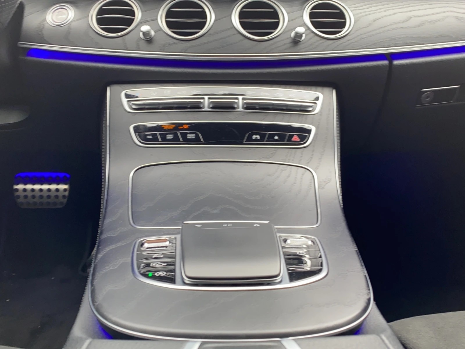 MERCEDES-BENZ E 200 AMG Line 9G-Tronic-image-19