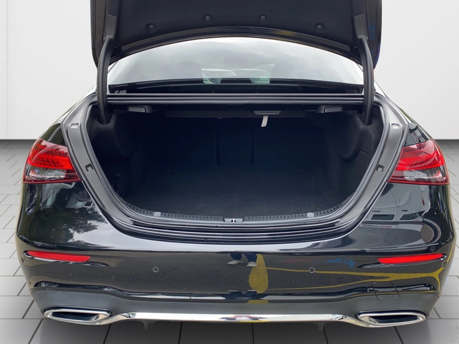 MERCEDES-BENZ E 200 AMG Line 9G-Tronic-image-22
