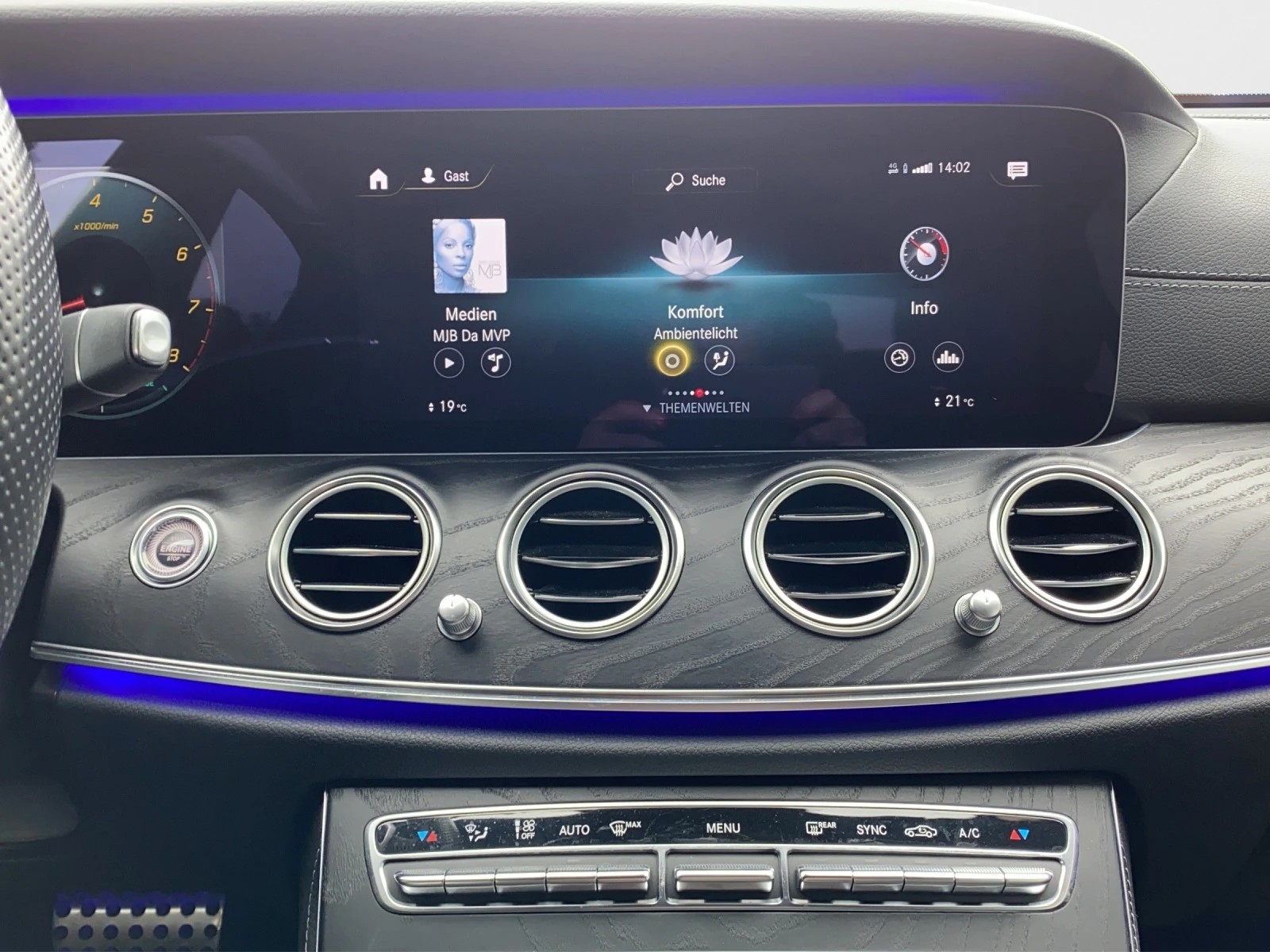 MERCEDES-BENZ E 200 AMG Line 9G-Tronic-image-13