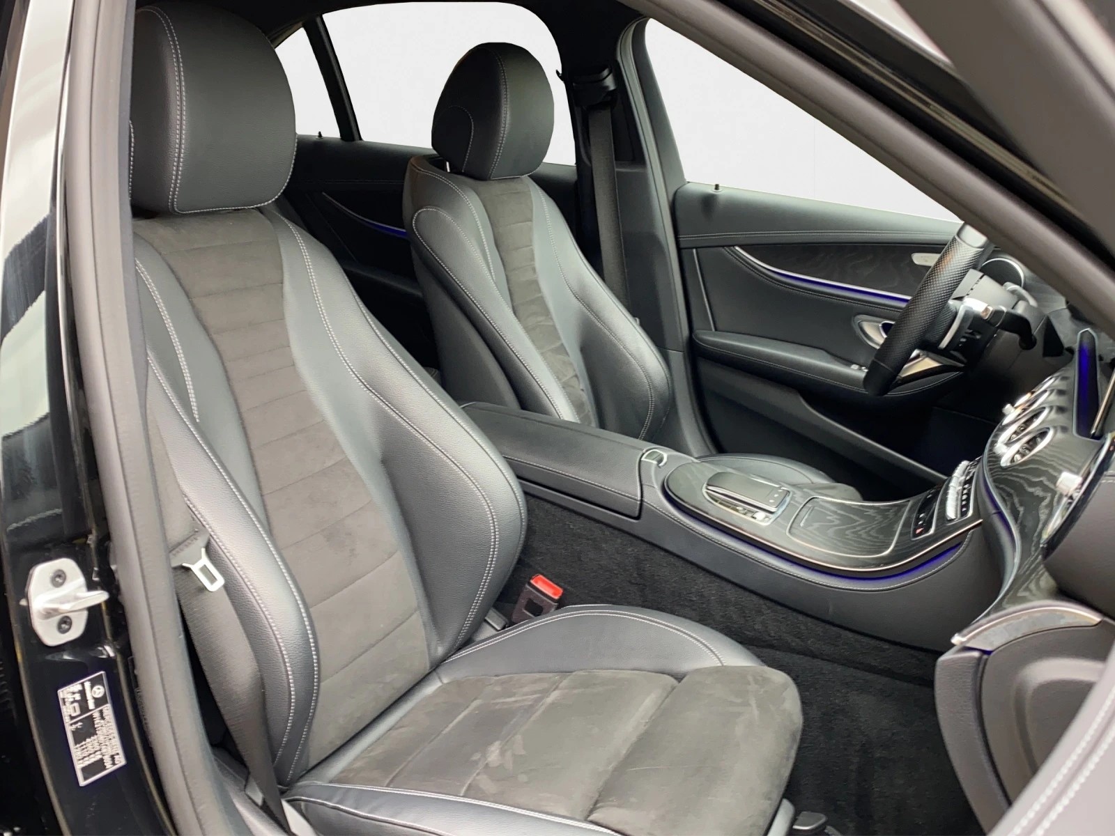 MERCEDES-BENZ E 200 AMG Line 9G-Tronic-image-17