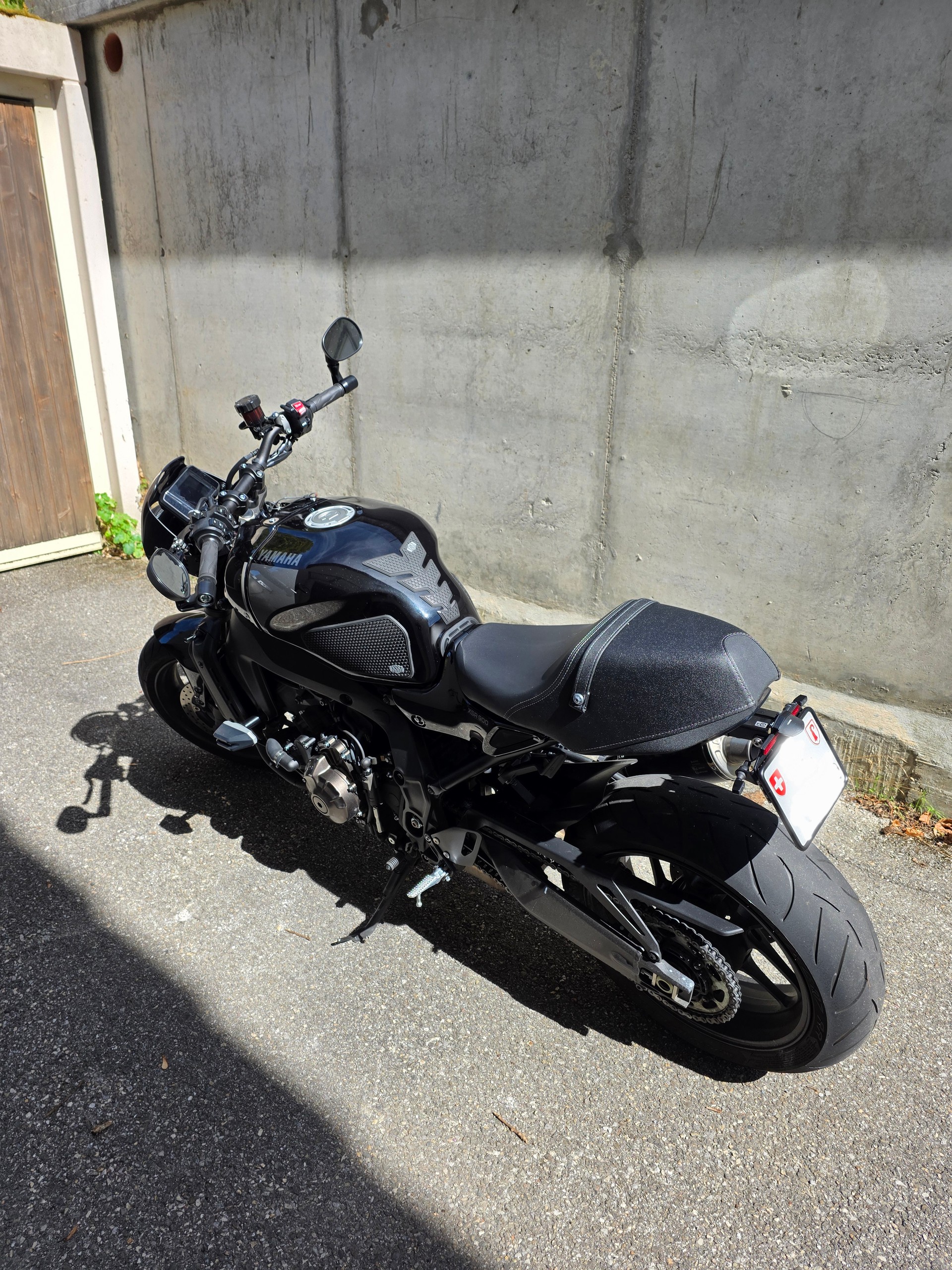 YAMAHA XSR 900-image-1