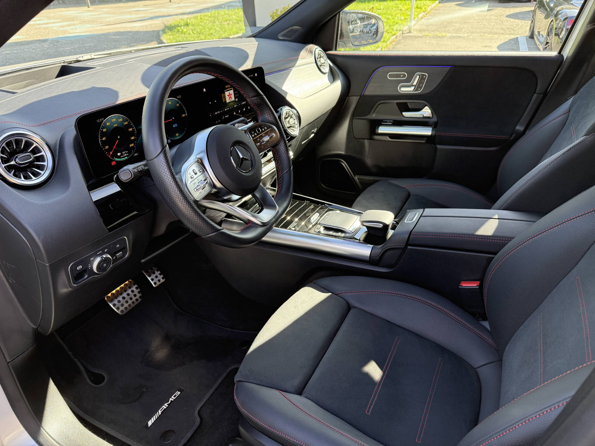 MERCEDES-BENZ EQA 350 AMG Line 4matic-showroom-element-3