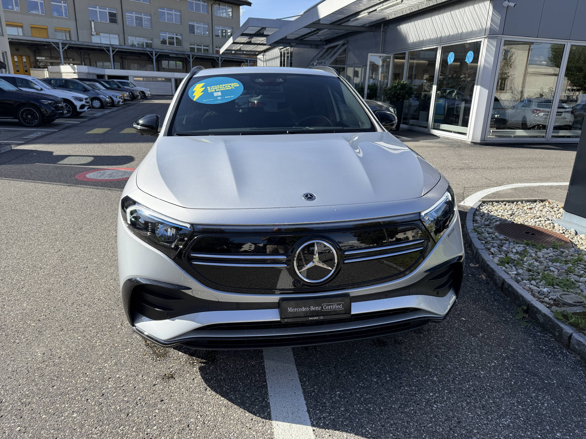MERCEDES-BENZ EQA 350 AMG Line 4matic-showroom-element-1