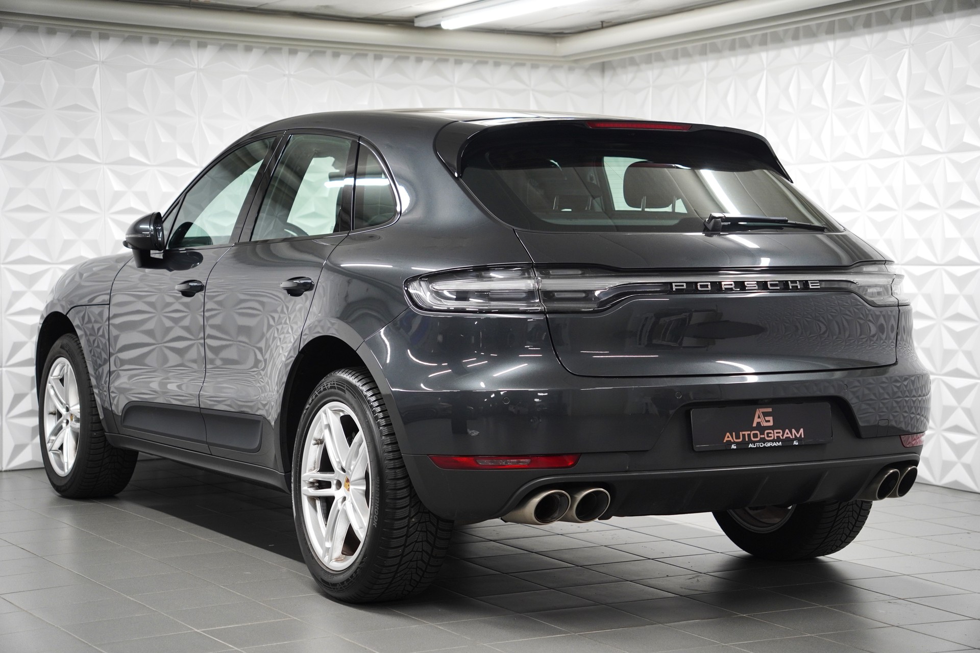 PORSCHE Macan S PDK-showroom-element-2