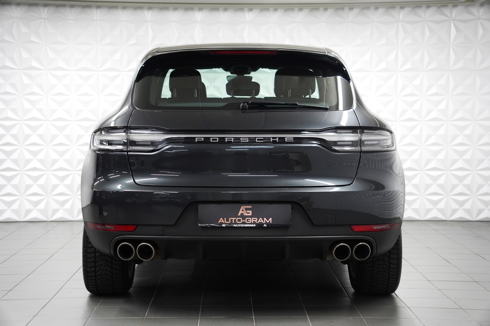 PORSCHE Macan S PDK-showroom-element-3