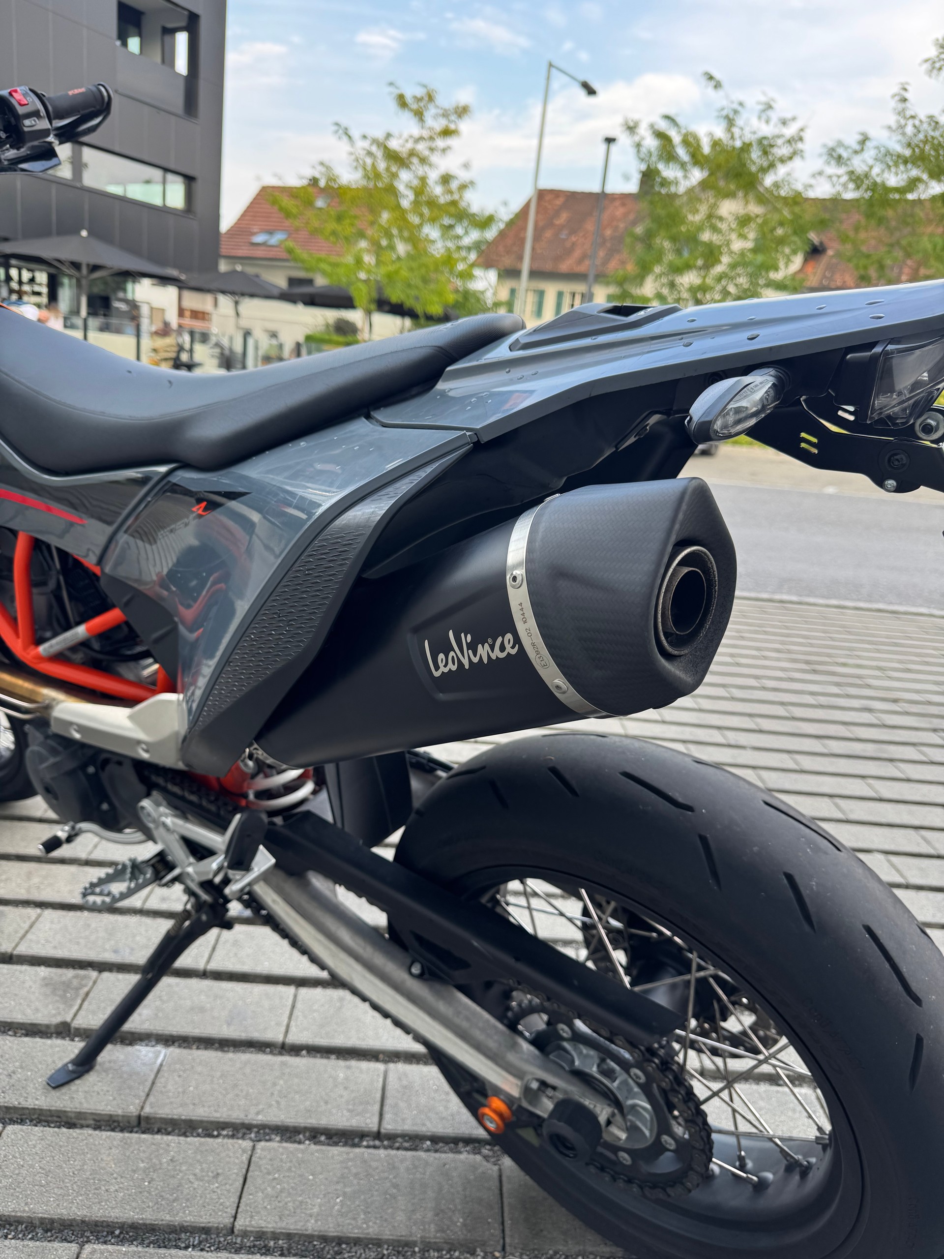 KTM 690 SMC R-image-3