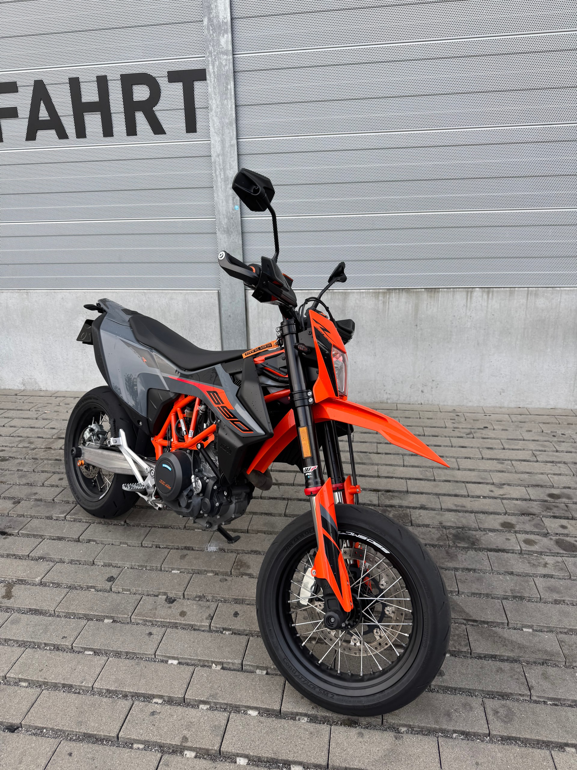 KTM 690 SMC R-image-1
