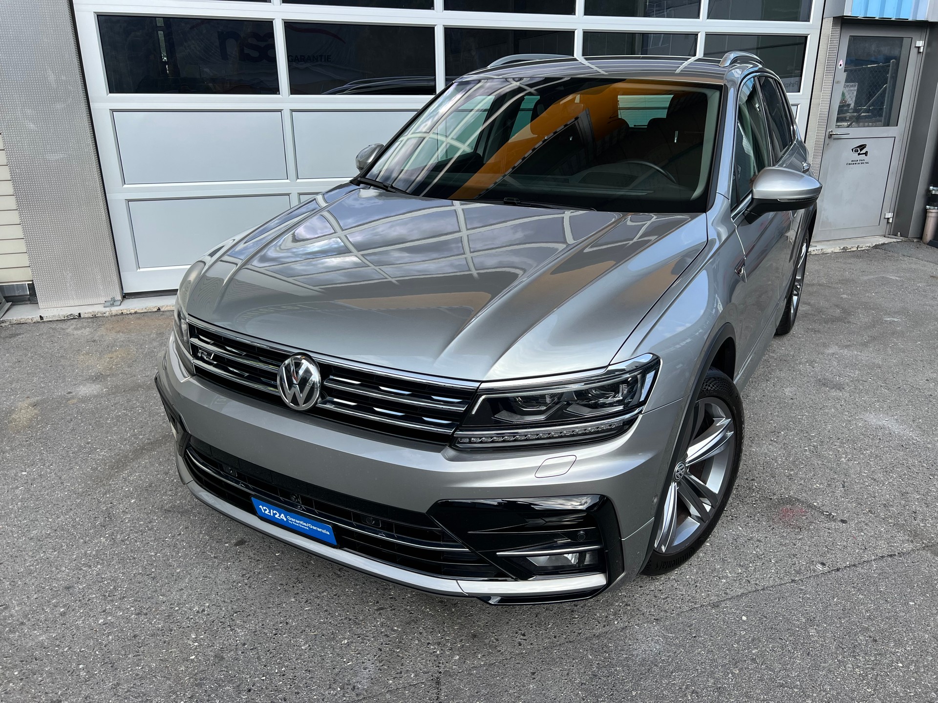 VW Tiguan 2.0TSI Highline R-Line 4x4 DSG *** Anhängerkupplung 2500 kg. * frisch ab MFK * 12 / 24 Mt. Garantie möglich **-showroom-element-2