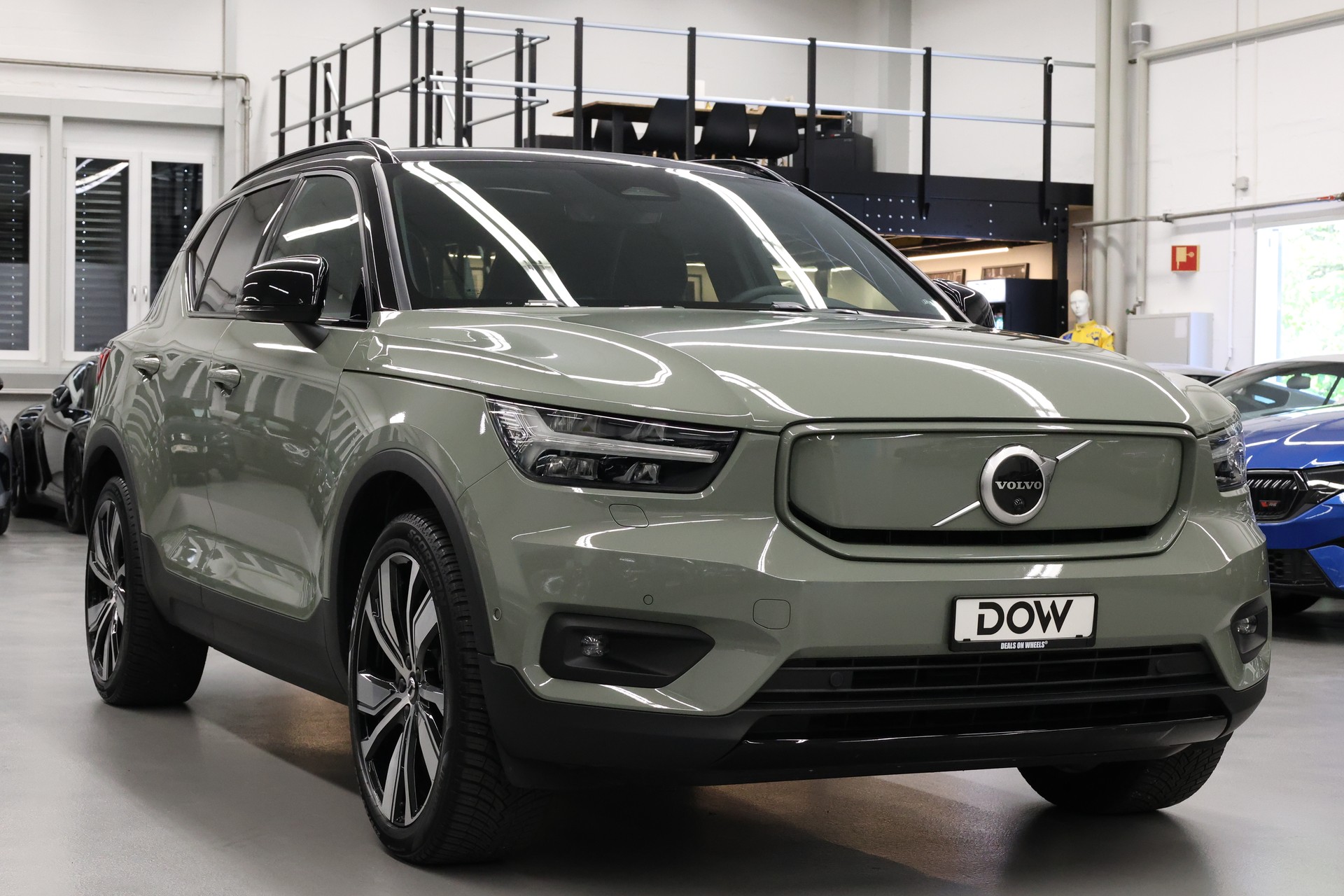 VOLVO XC40 P8 Twin Pro AWD-image-4