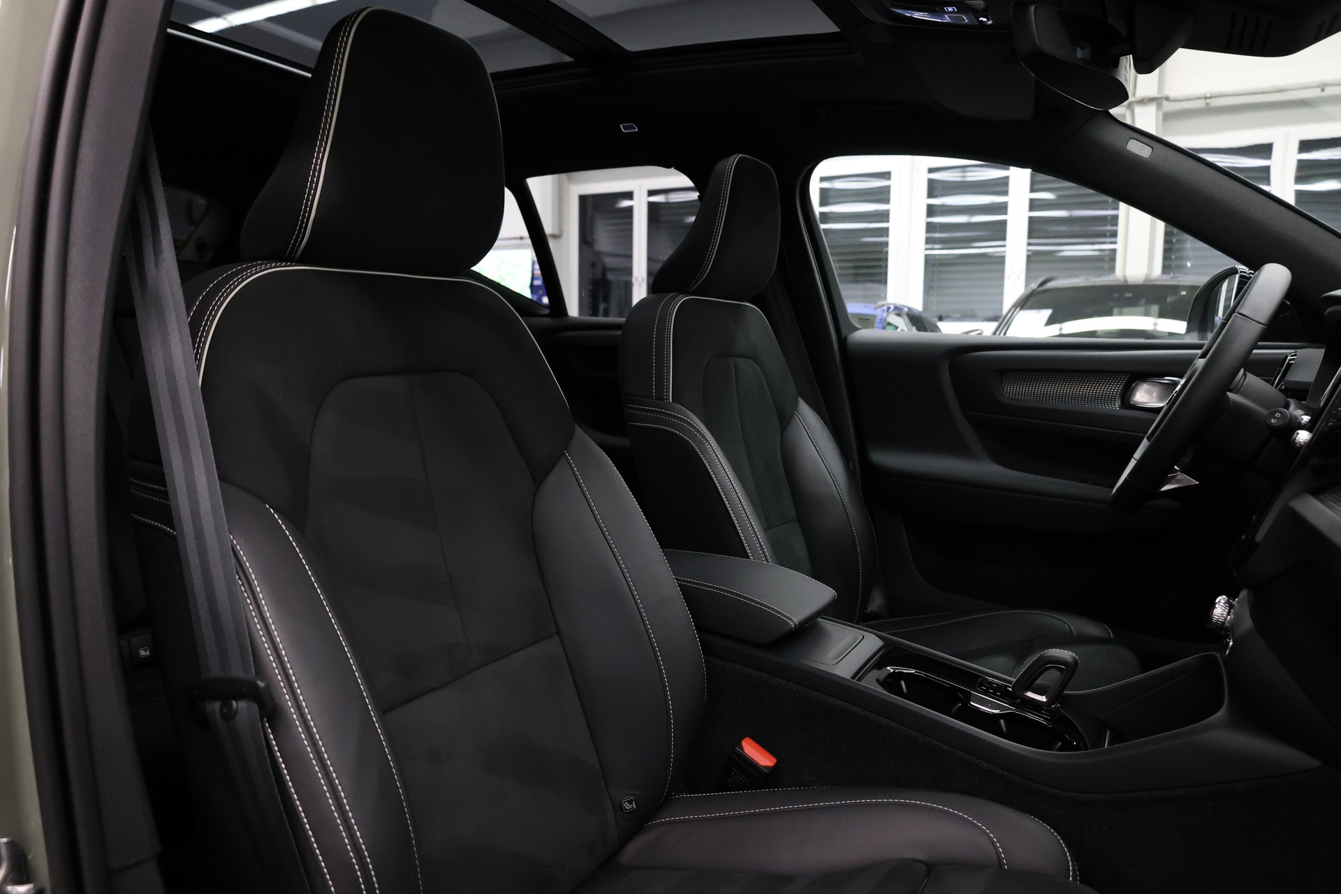 VOLVO XC40 P8 Twin Pro AWD-image-21