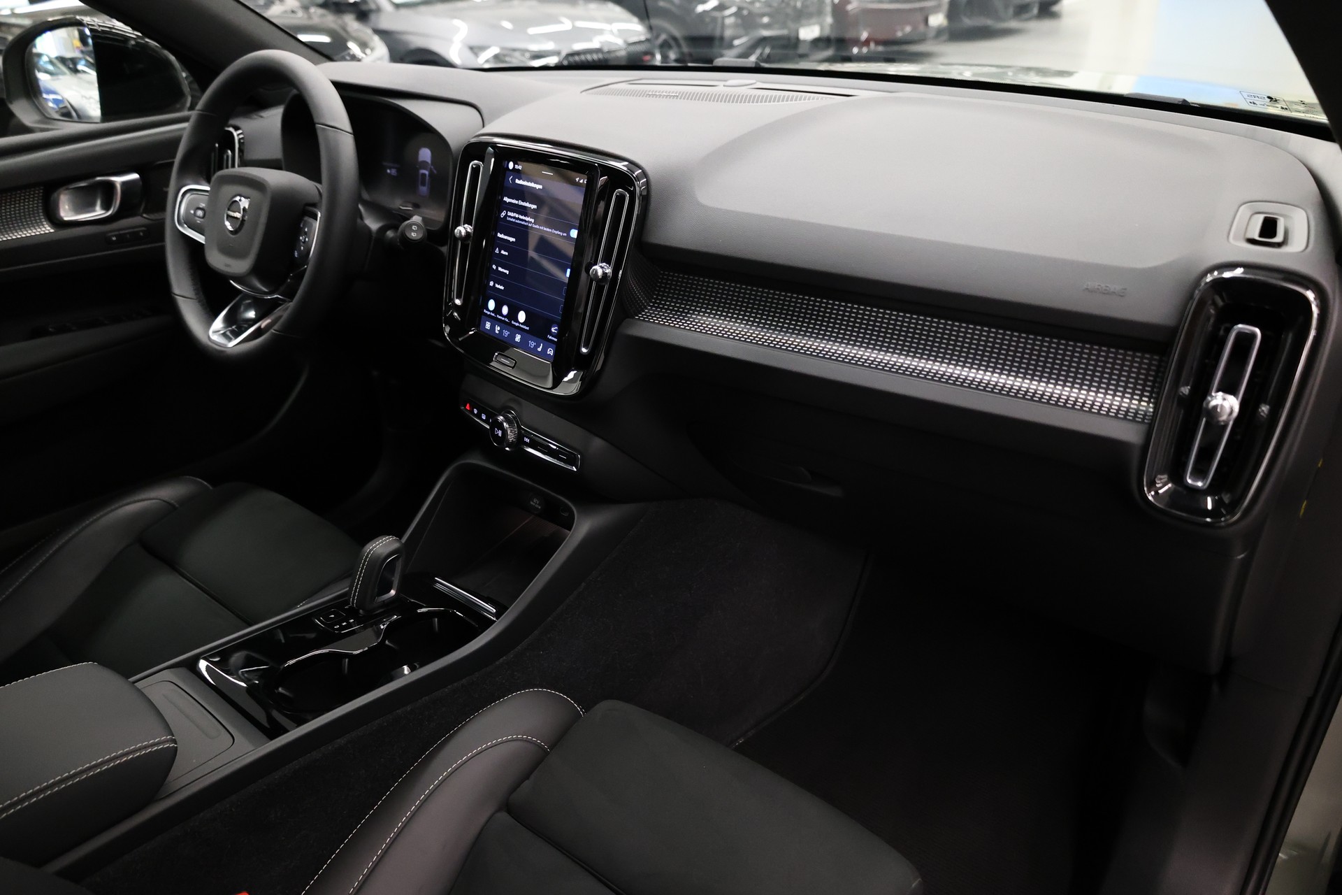 VOLVO XC40 P8 Twin Pro AWD-image-20