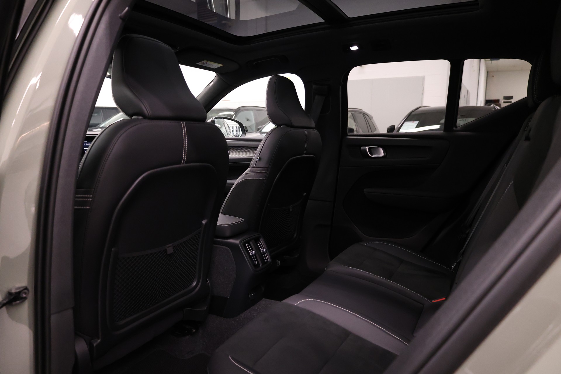 VOLVO XC40 P8 Twin Pro AWD-image-28