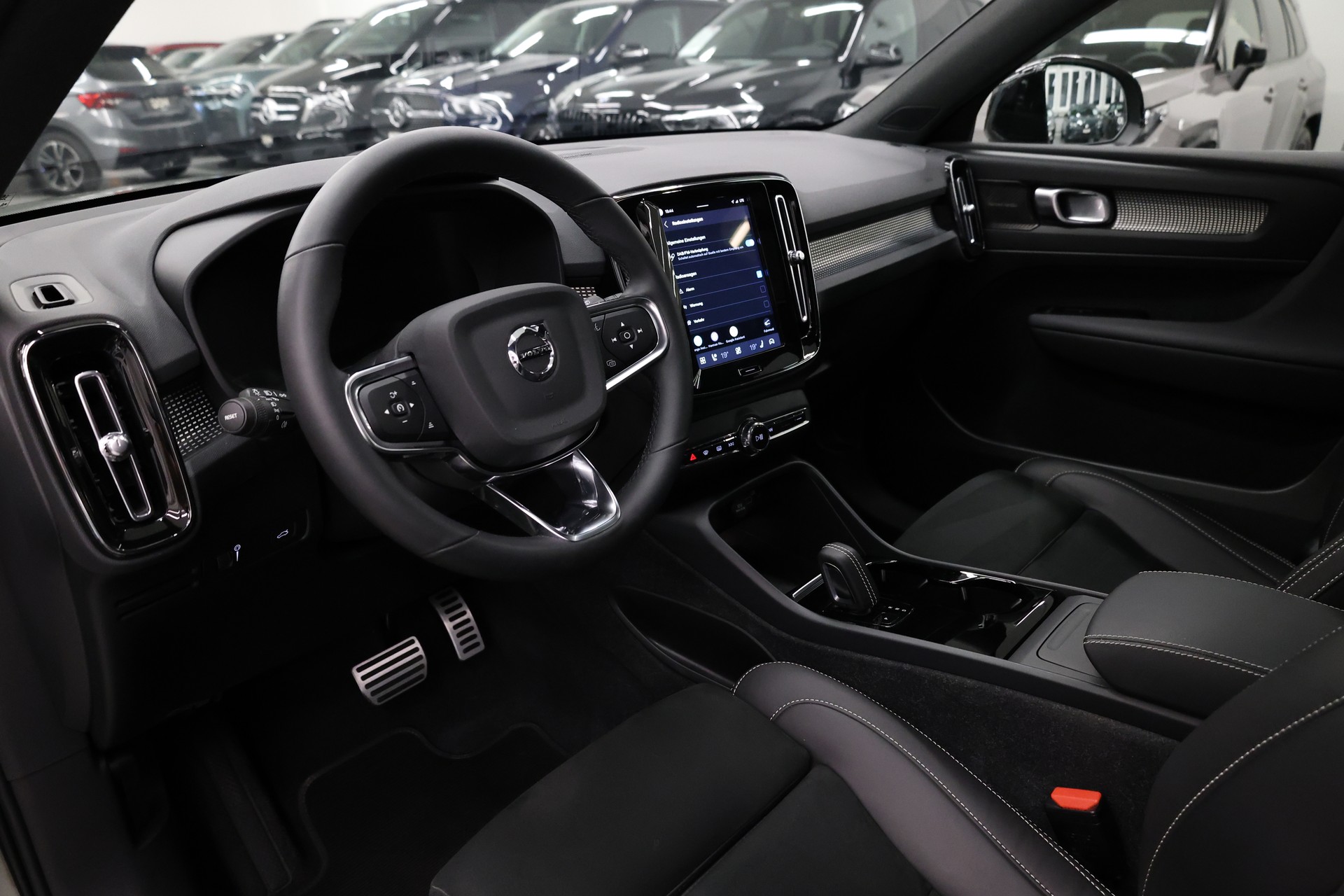 VOLVO XC40 P8 Twin Pro AWD-image-19