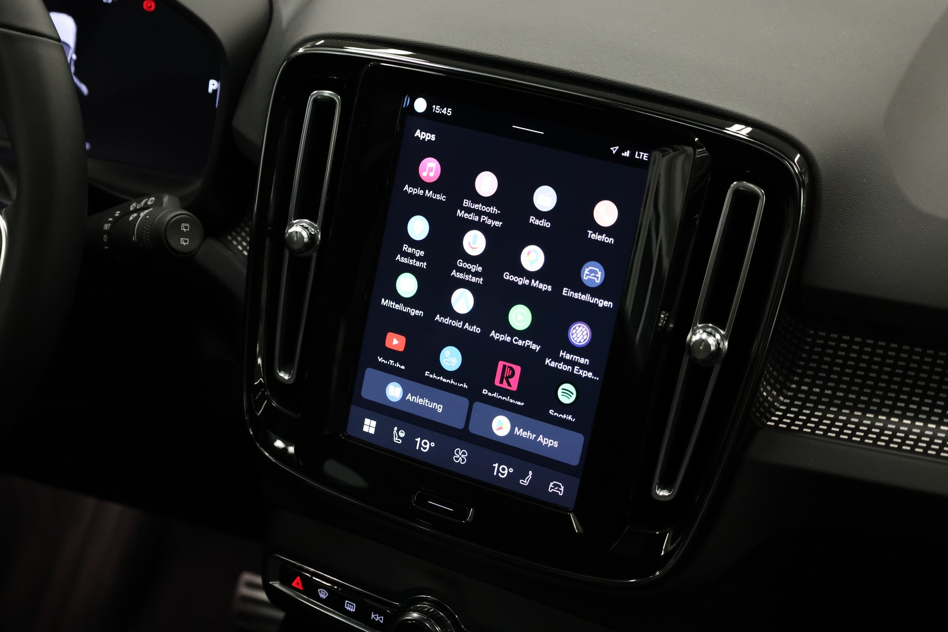 VOLVO XC40 P8 Twin Pro AWD-image-23