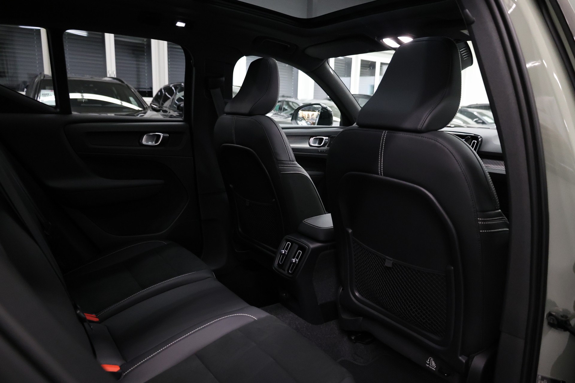 VOLVO XC40 P8 Twin Pro AWD-image-27