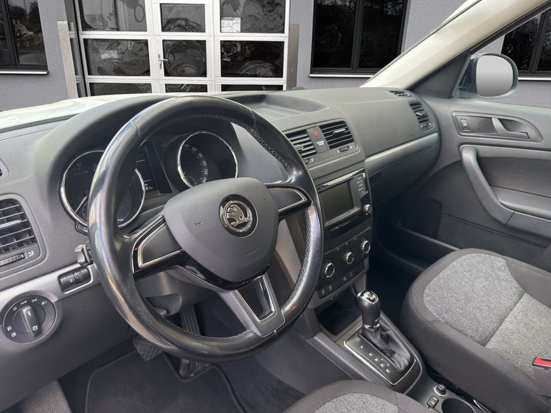 SKODA Yeti 1.4 TSI Active Outdoor 4x4 DSG-image-10