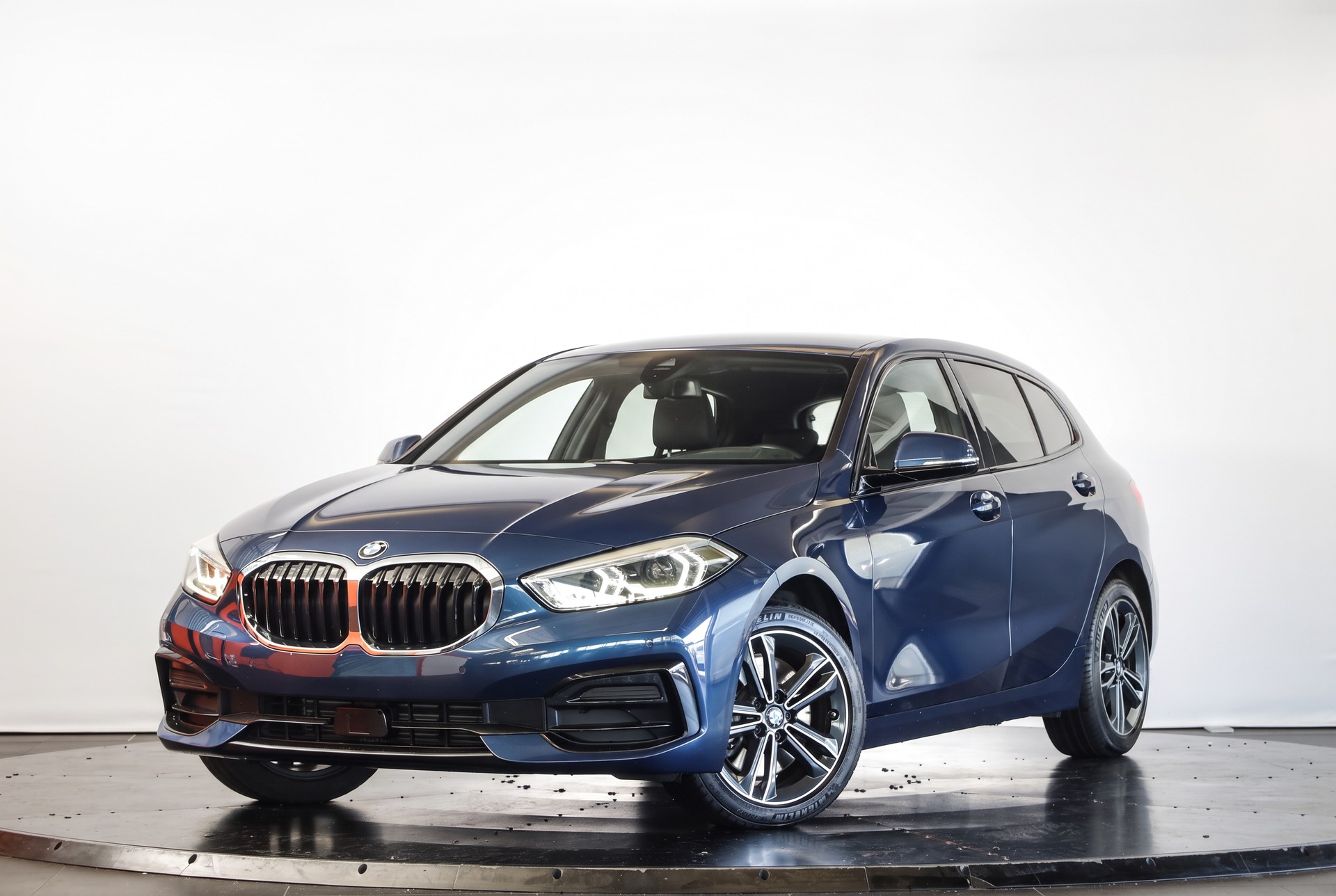 BMW 120d xDrive Steptronic Sport Line • Phytonic Blue • Head-Up • harman/kardon-showroom-element-3