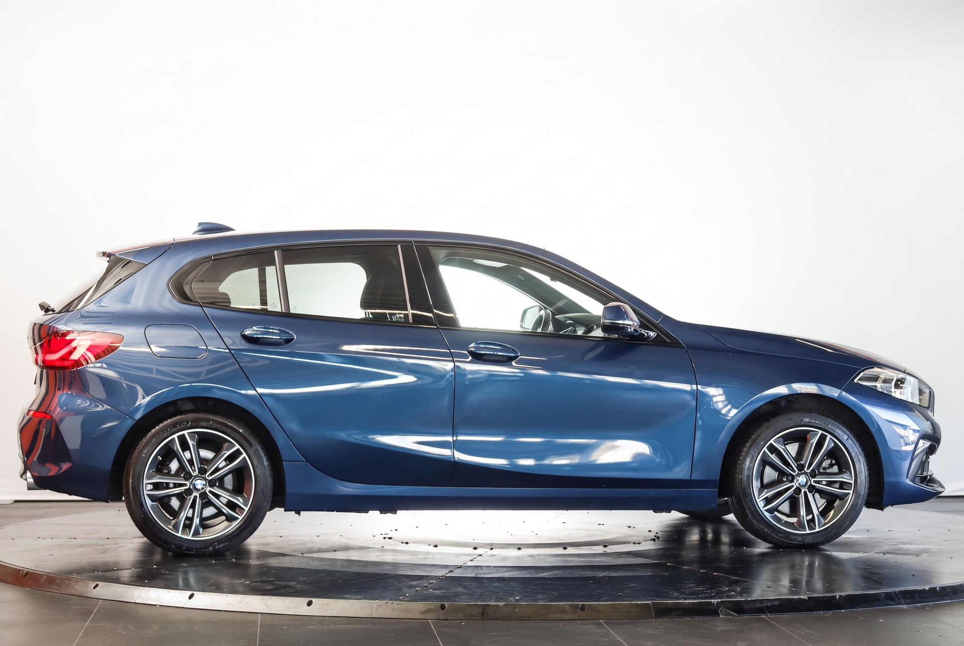 BMW 120d xDrive Steptronic Sport Line • Phytonic Blue • Head-Up • harman/kardon-image-5
