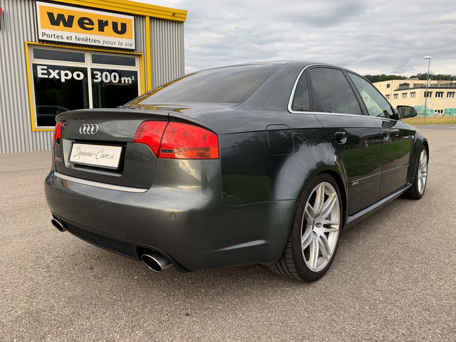 AUDI RS4 4.2 V8 quattro-image-2