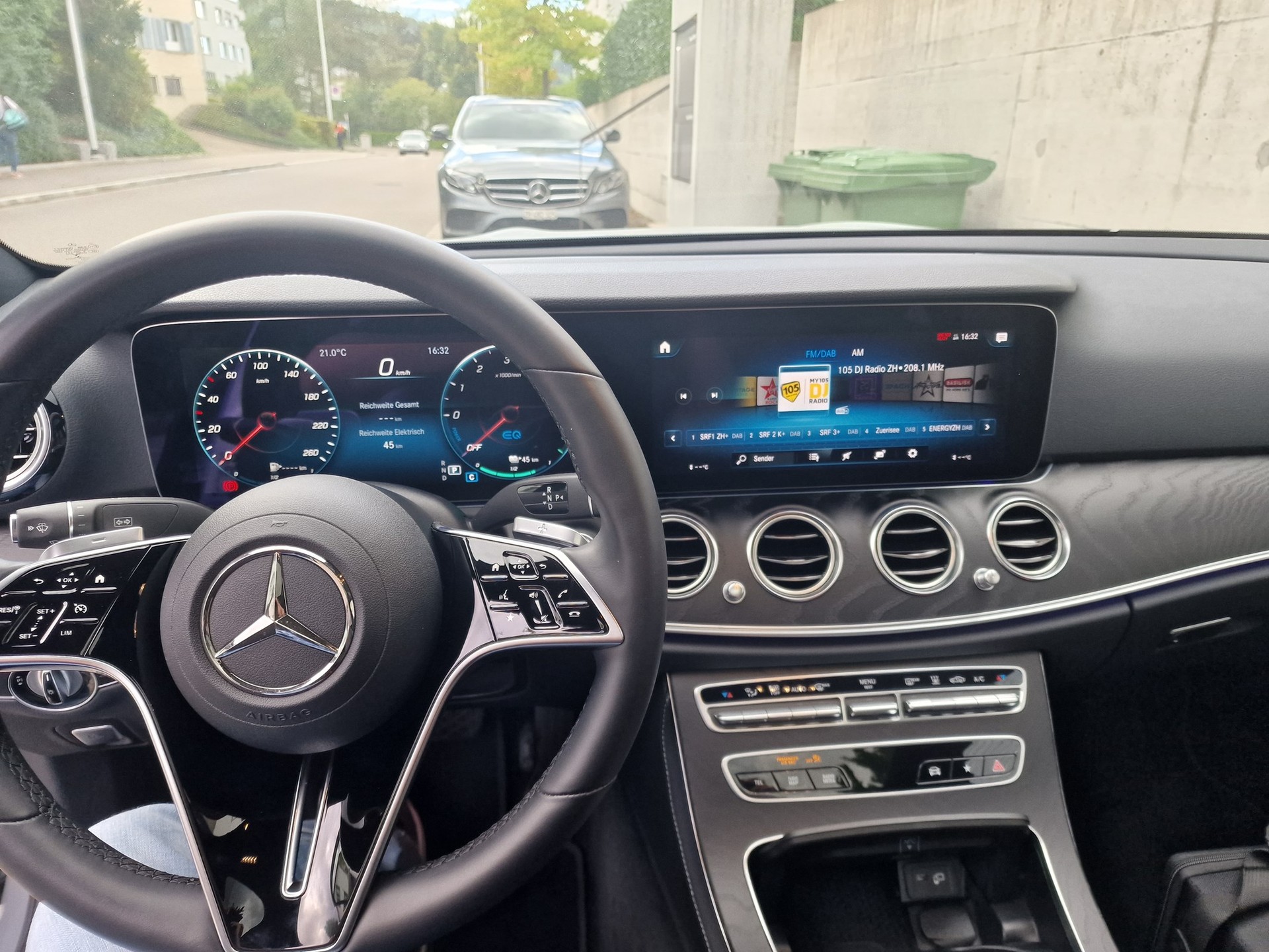 MERCEDES-BENZ E 300 de 4Matic EQ Star 9G-Tronic-image-6
