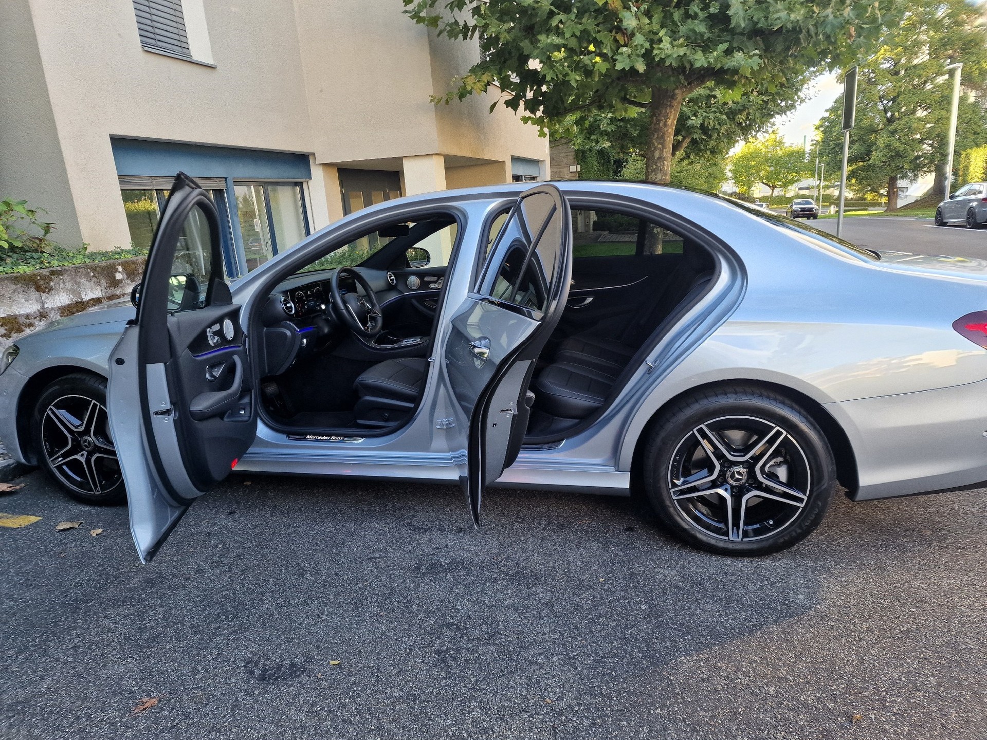MERCEDES-BENZ E 300 de 4Matic EQ Star 9G-Tronic-image-1
