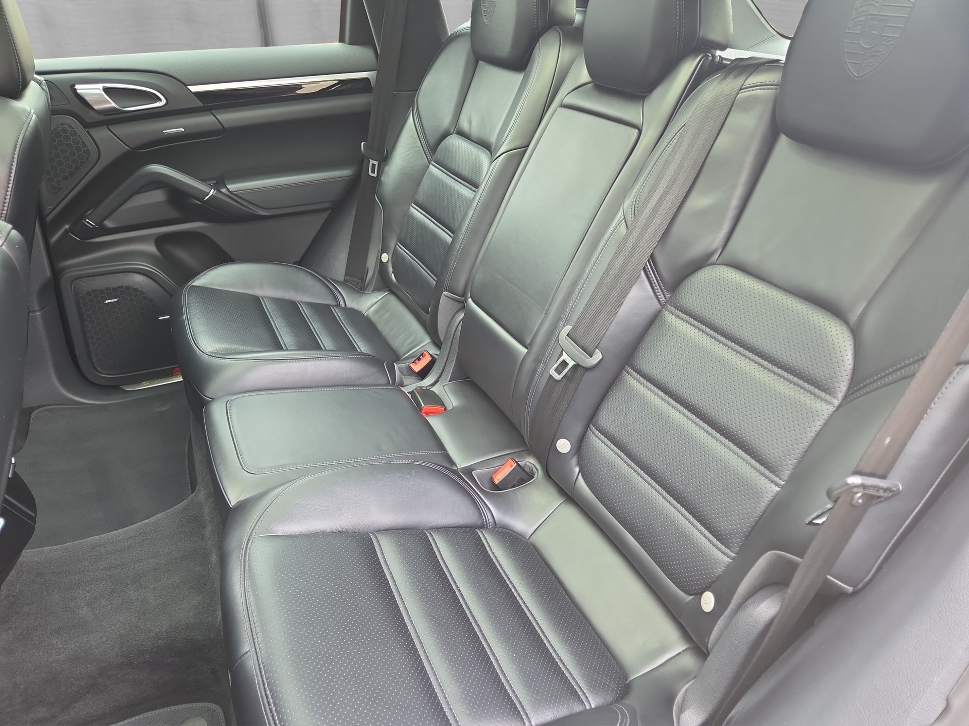 PORSCHE Cayenne S E-Hybrid Platinum Edition-image-14