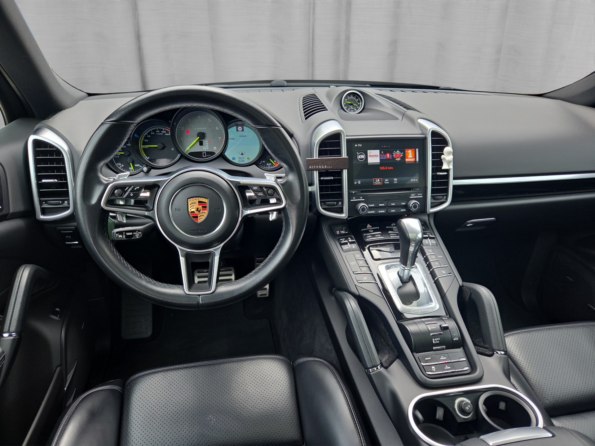 PORSCHE Cayenne S E-Hybrid Platinum Edition-image-10