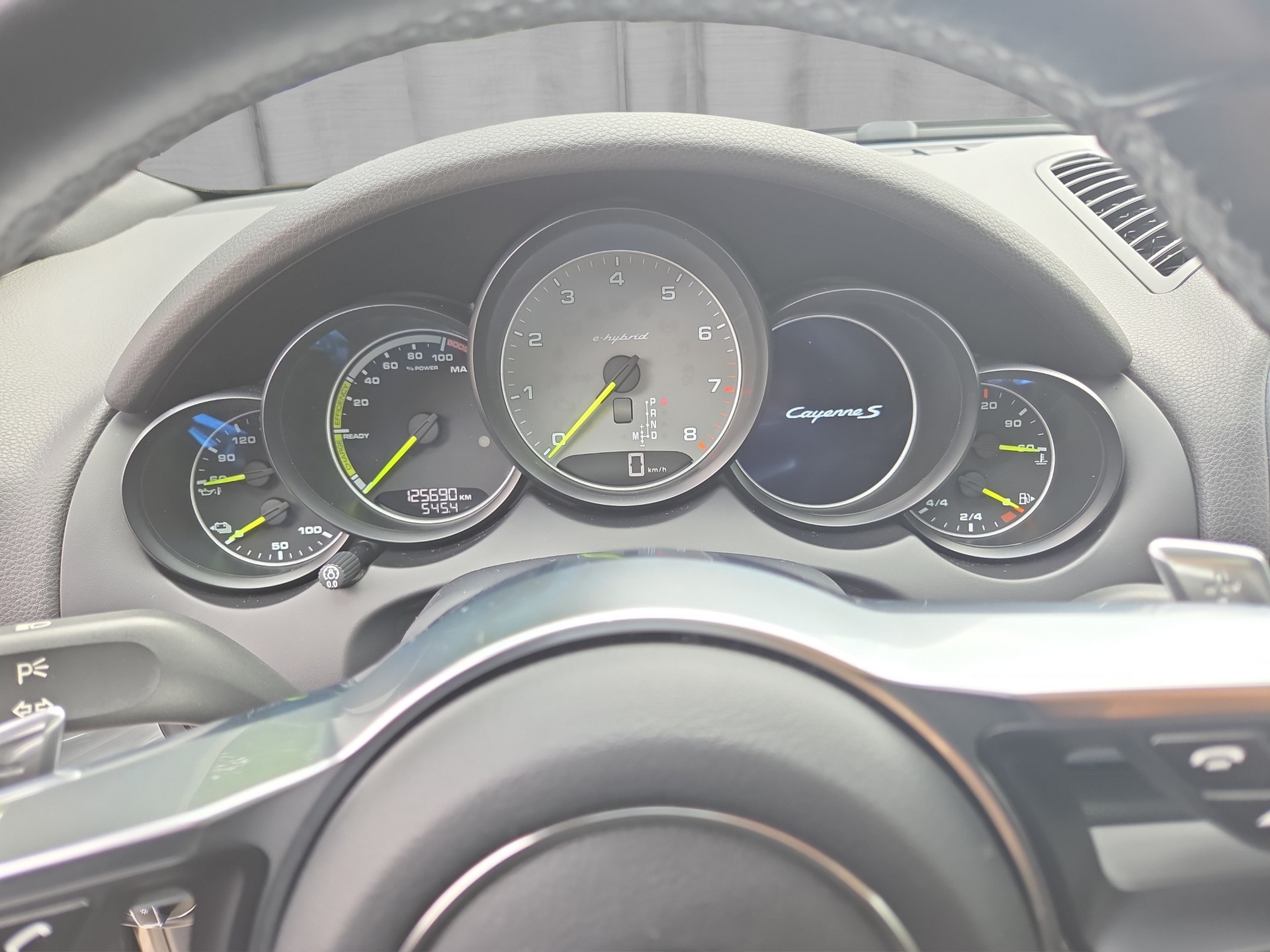 PORSCHE Cayenne S E-Hybrid Platinum Edition-image-9