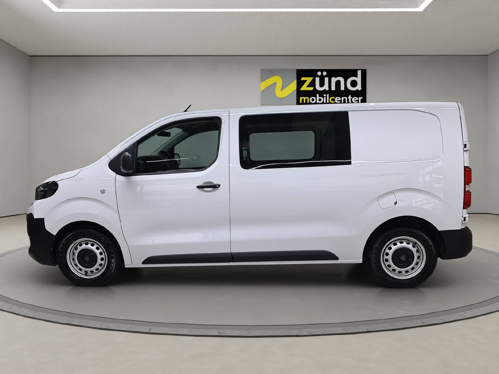 PEUGEOT Expert Kaw. Standard 2.0 BlueHDi 145 S/S-image-1
