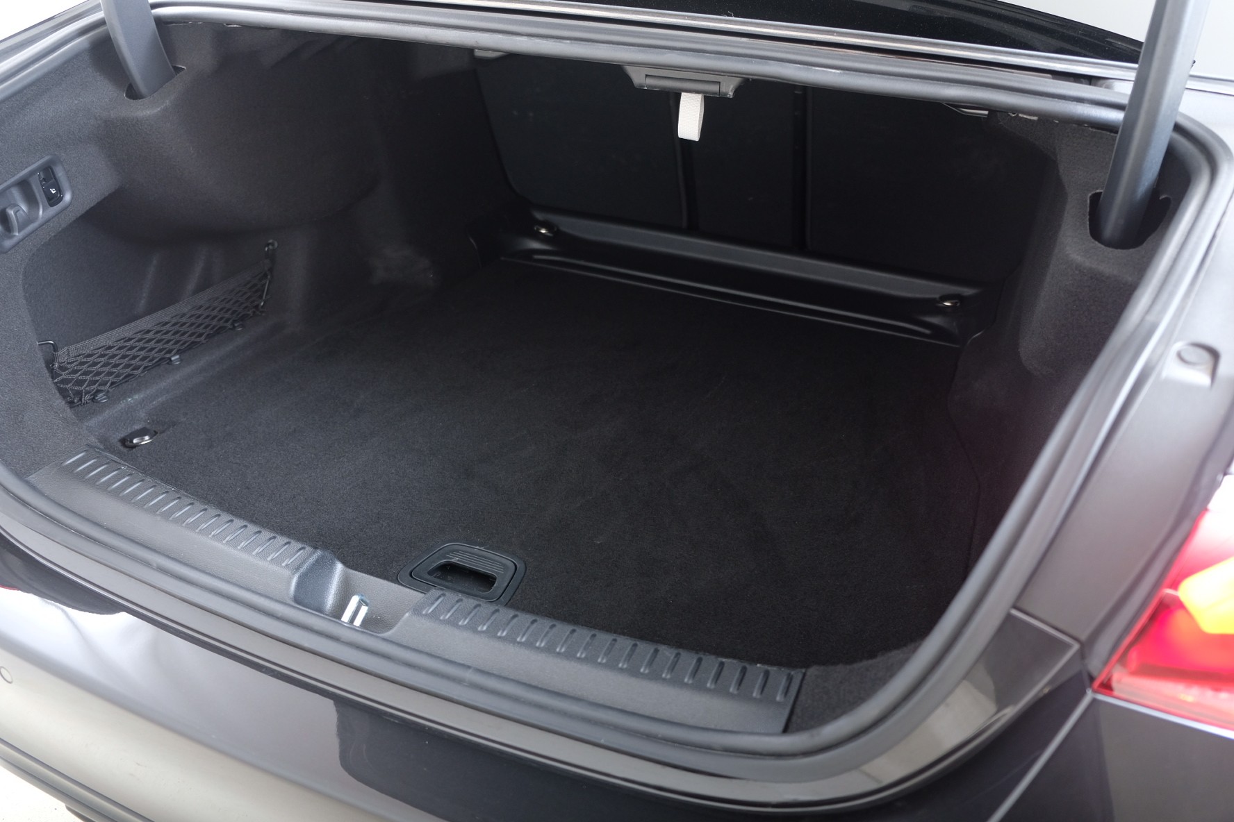 MERCEDES-BENZ E 200 9G-Tronic 4Matic-image-8