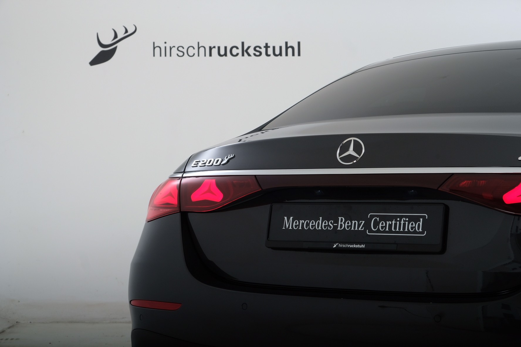 MERCEDES-BENZ E 200 9G-Tronic 4Matic-showroom-element-3