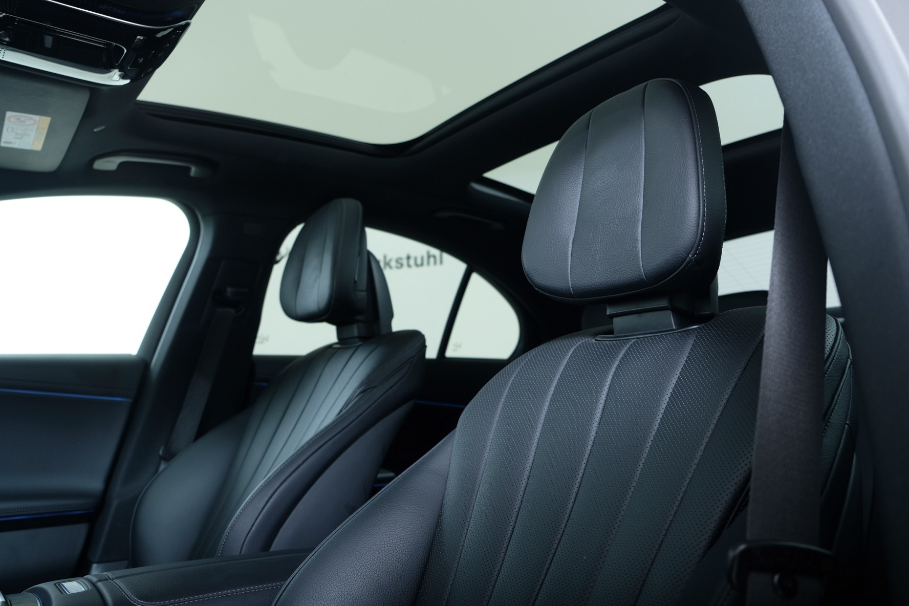 MERCEDES-BENZ E 200 9G-Tronic 4Matic-image-6