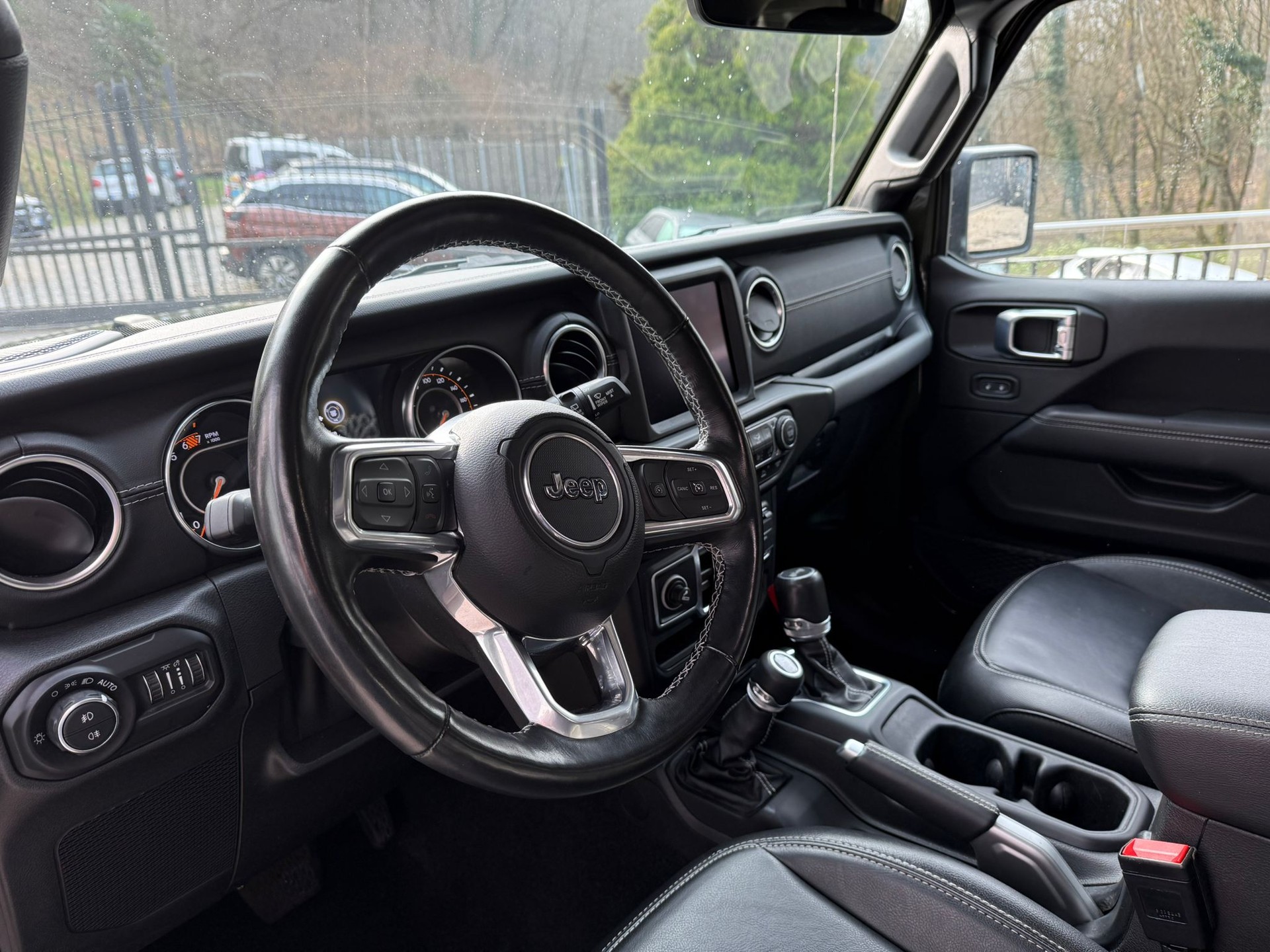 JEEP Wrangler 2.0 Unlimited Overland Automatic-image-4