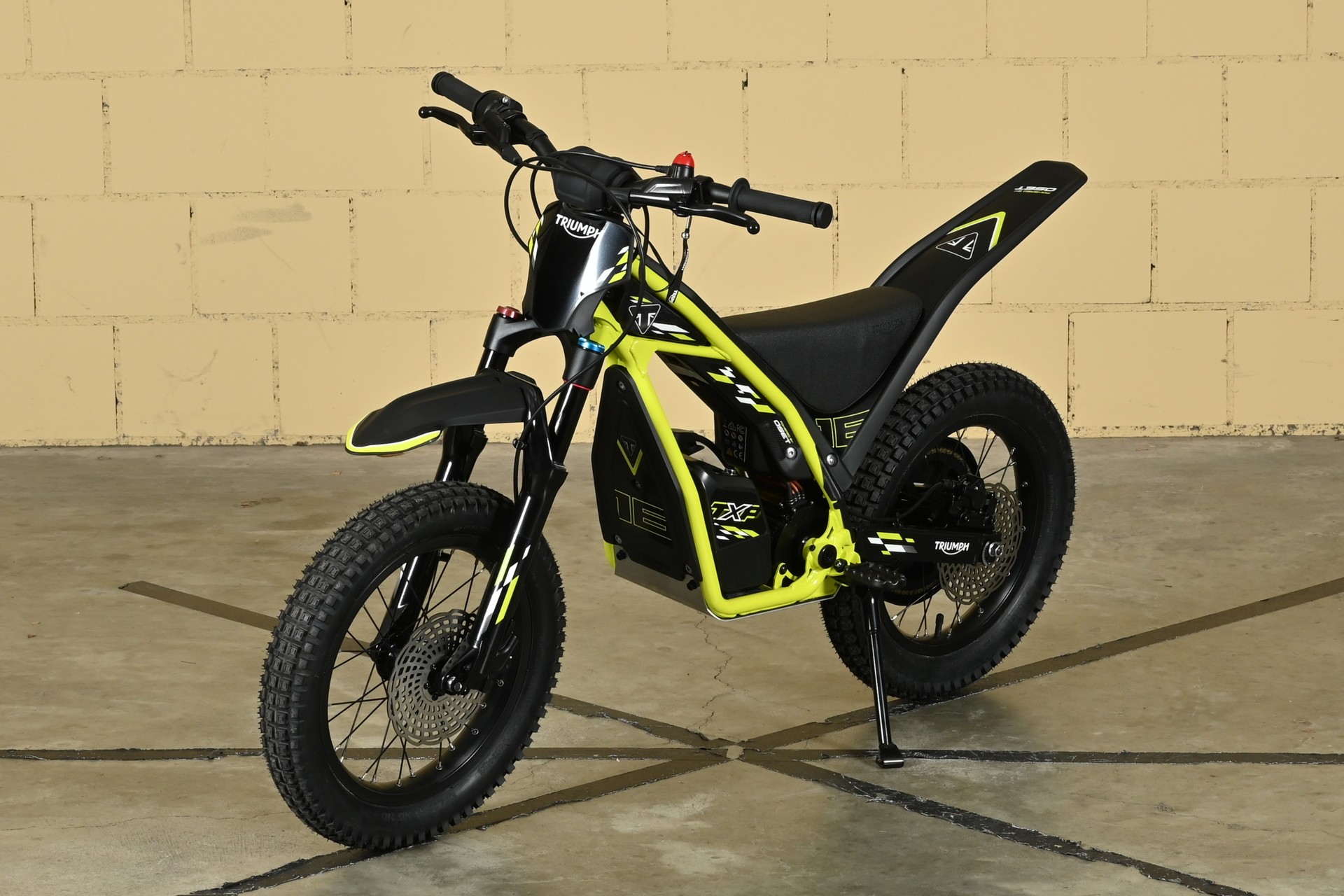 TRIUMPH TXP 16 Oset-image-3