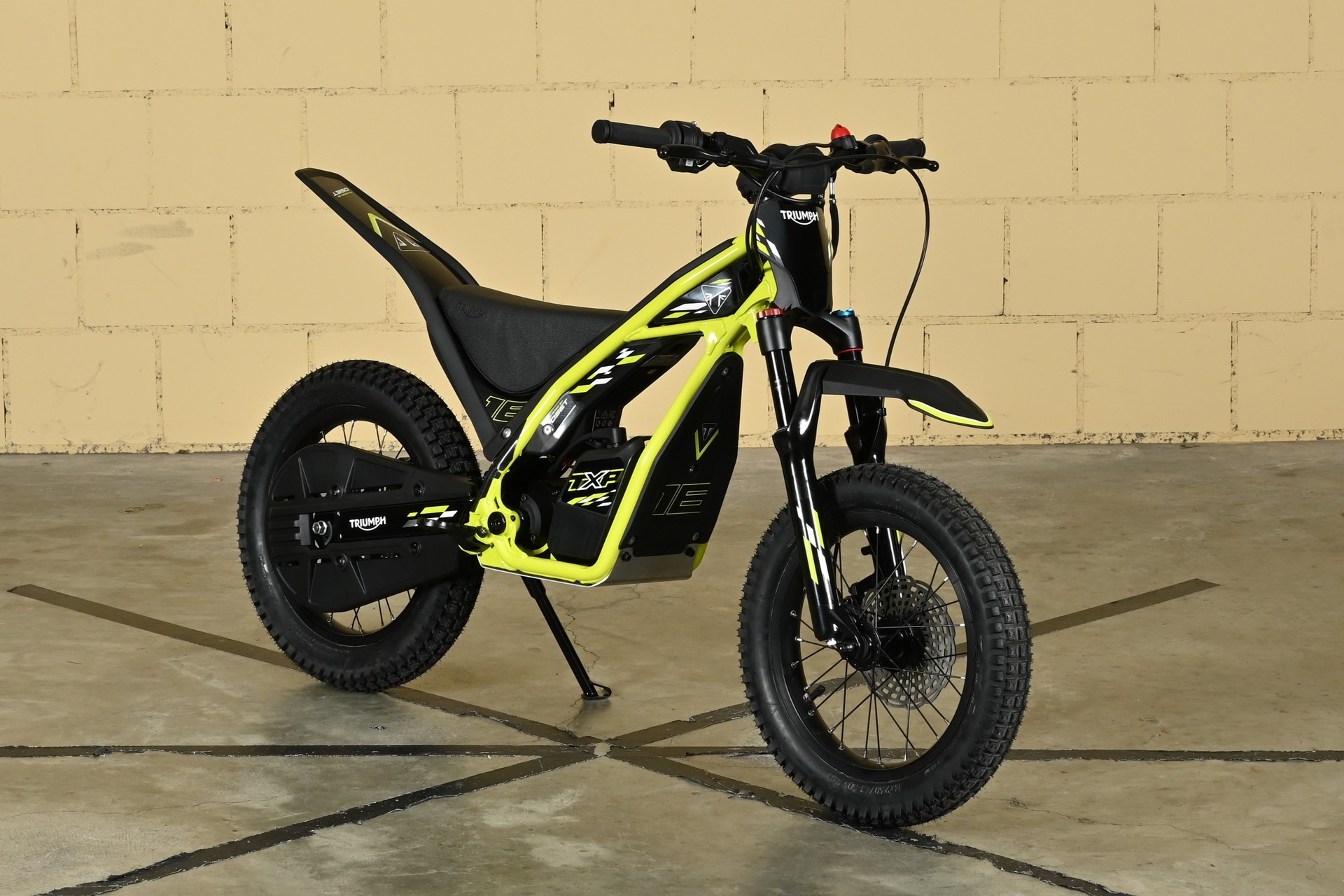 TRIUMPH TXP 16 Oset-image-1