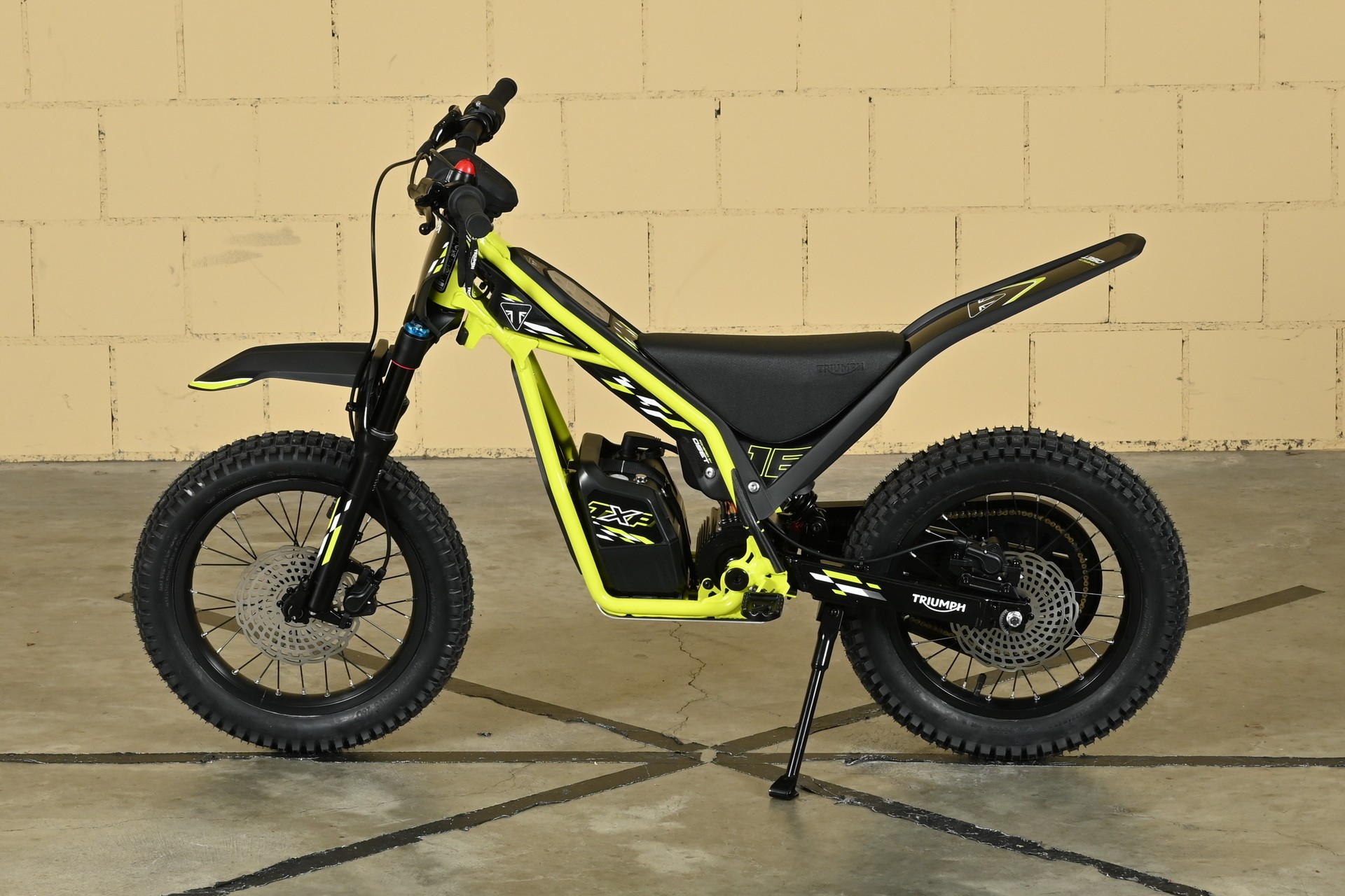 TRIUMPH TXP 16 Oset-image-2