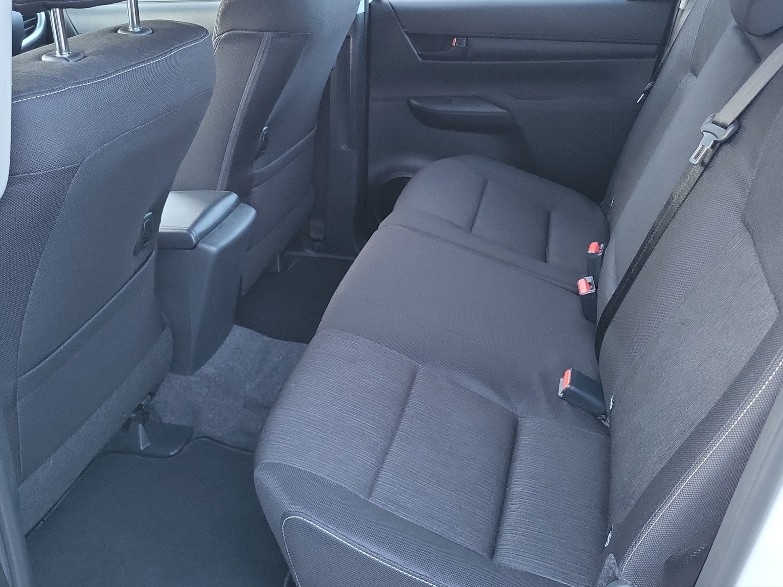 TOYOTA Hilux Double Cab.-Pick-up 2.8 Comfort AWD-image-14