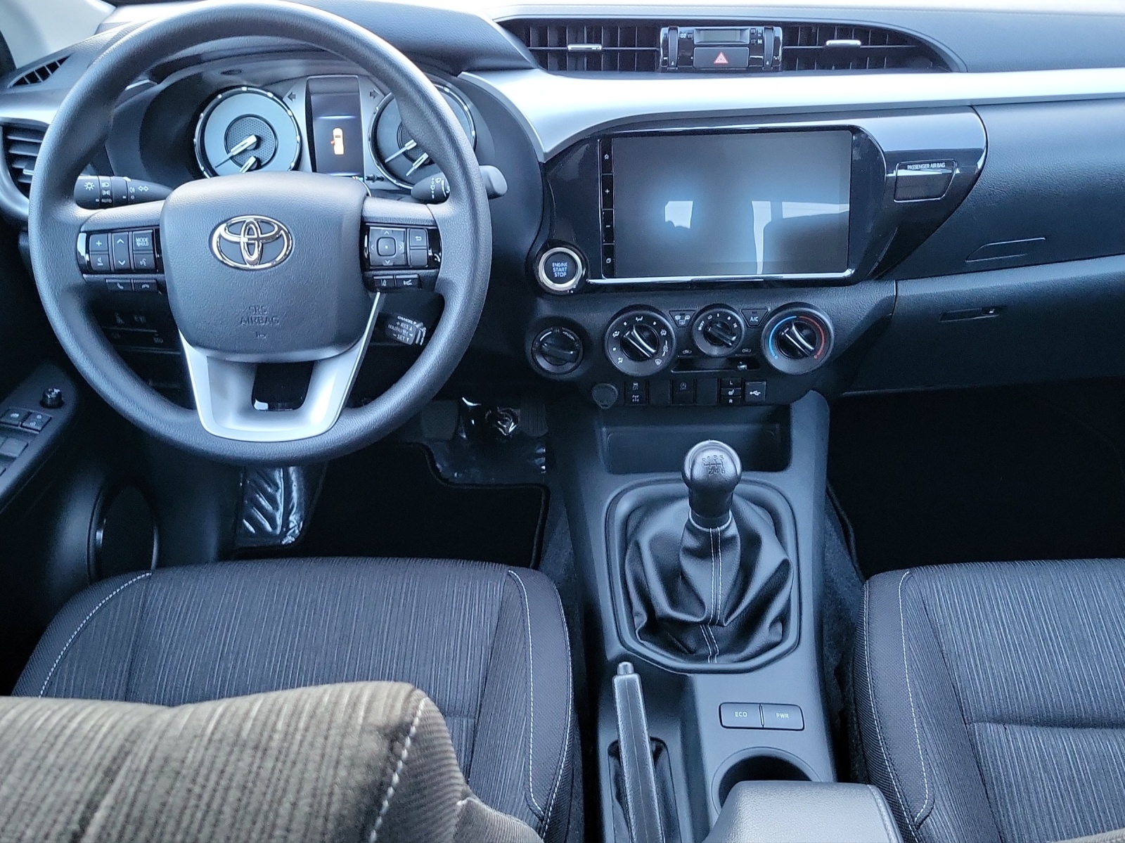 TOYOTA Hilux Double Cab.-Pick-up 2.8 Comfort AWD-image-13