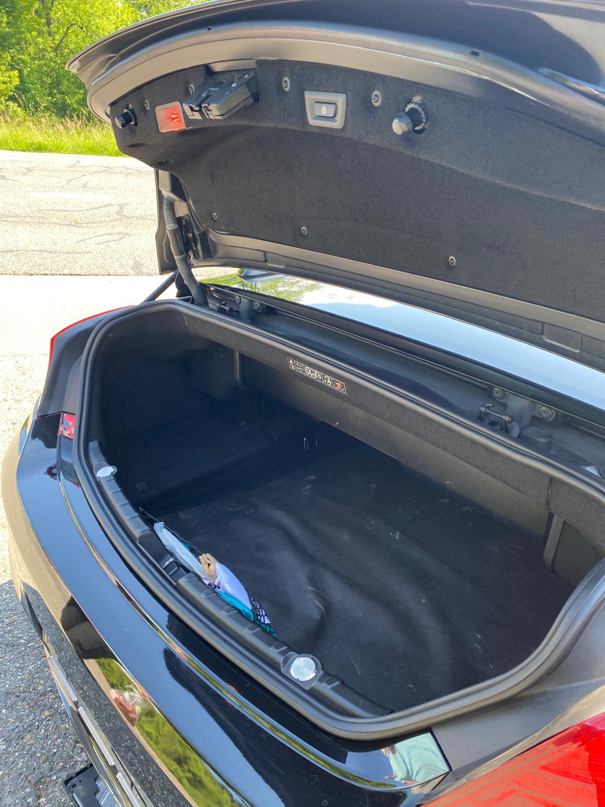 BMW 650i Cabrio-image-12