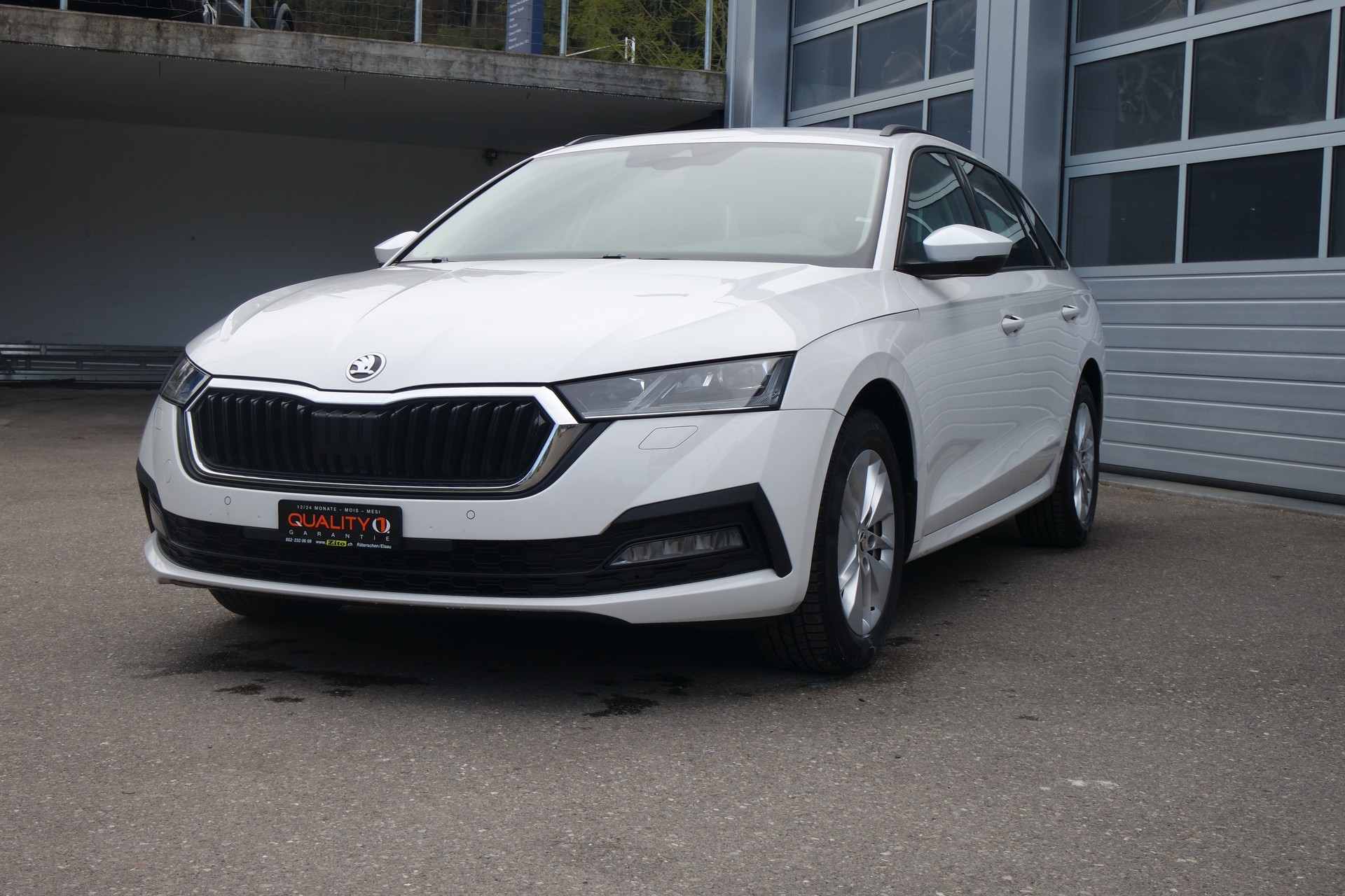 SKODA Octavia Combi 2.0 TDI DSG Ambition 4x4-image-1