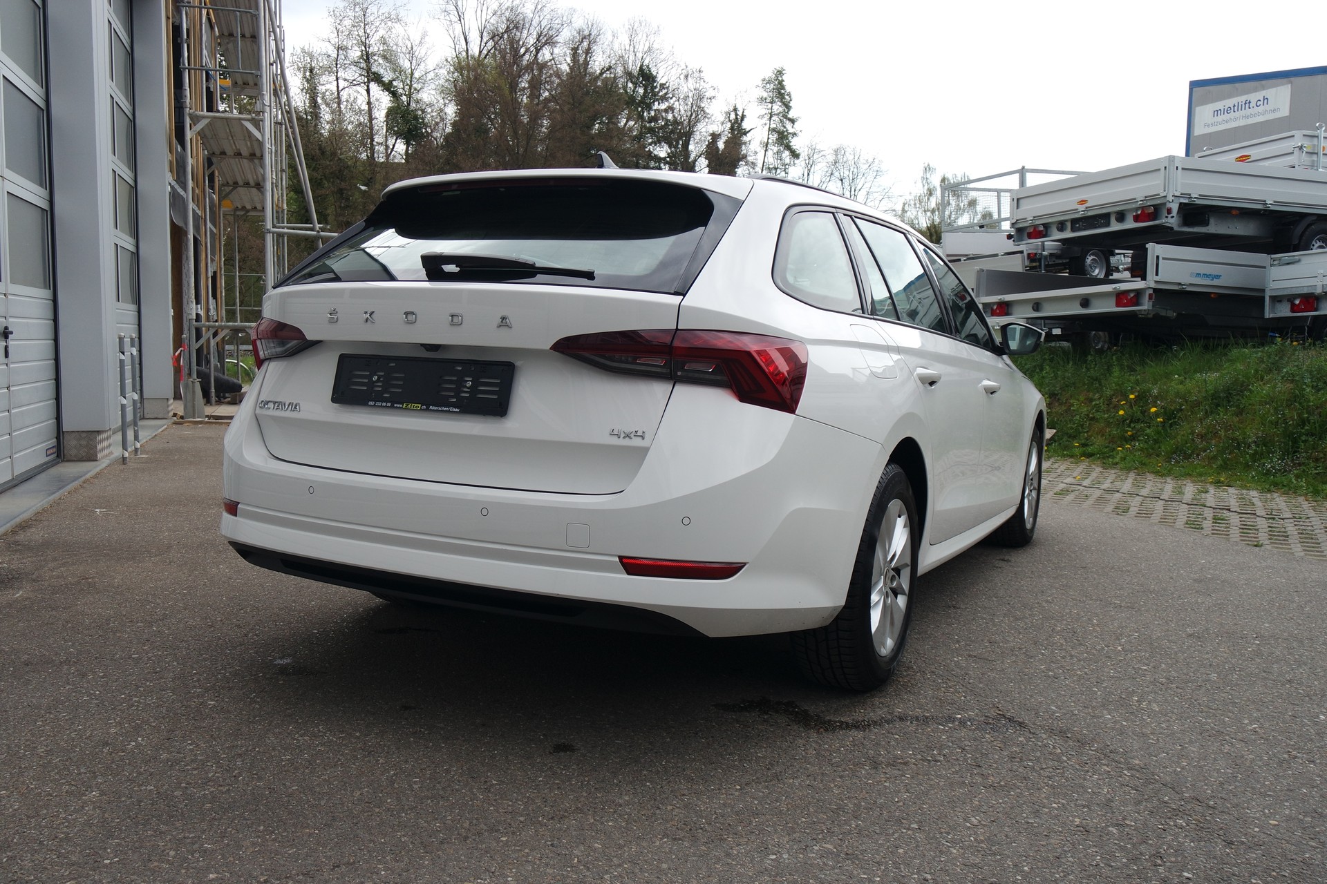 SKODA Octavia Combi 2.0 TDI DSG Ambition 4x4-image-2