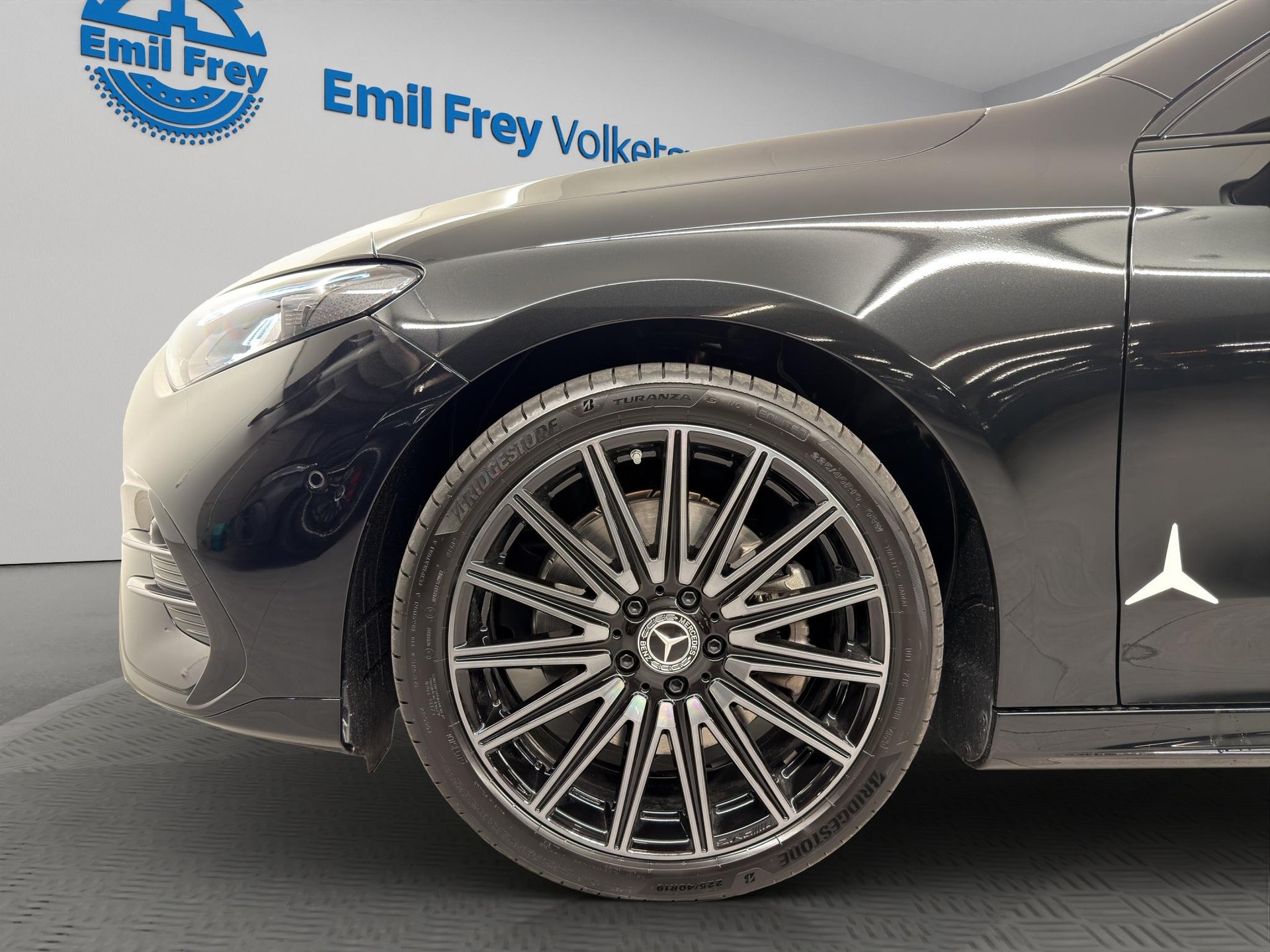 MERCEDES-BENZ CLA 350 4matic Shooting Brake with EQ Technologie-showroom-element-2