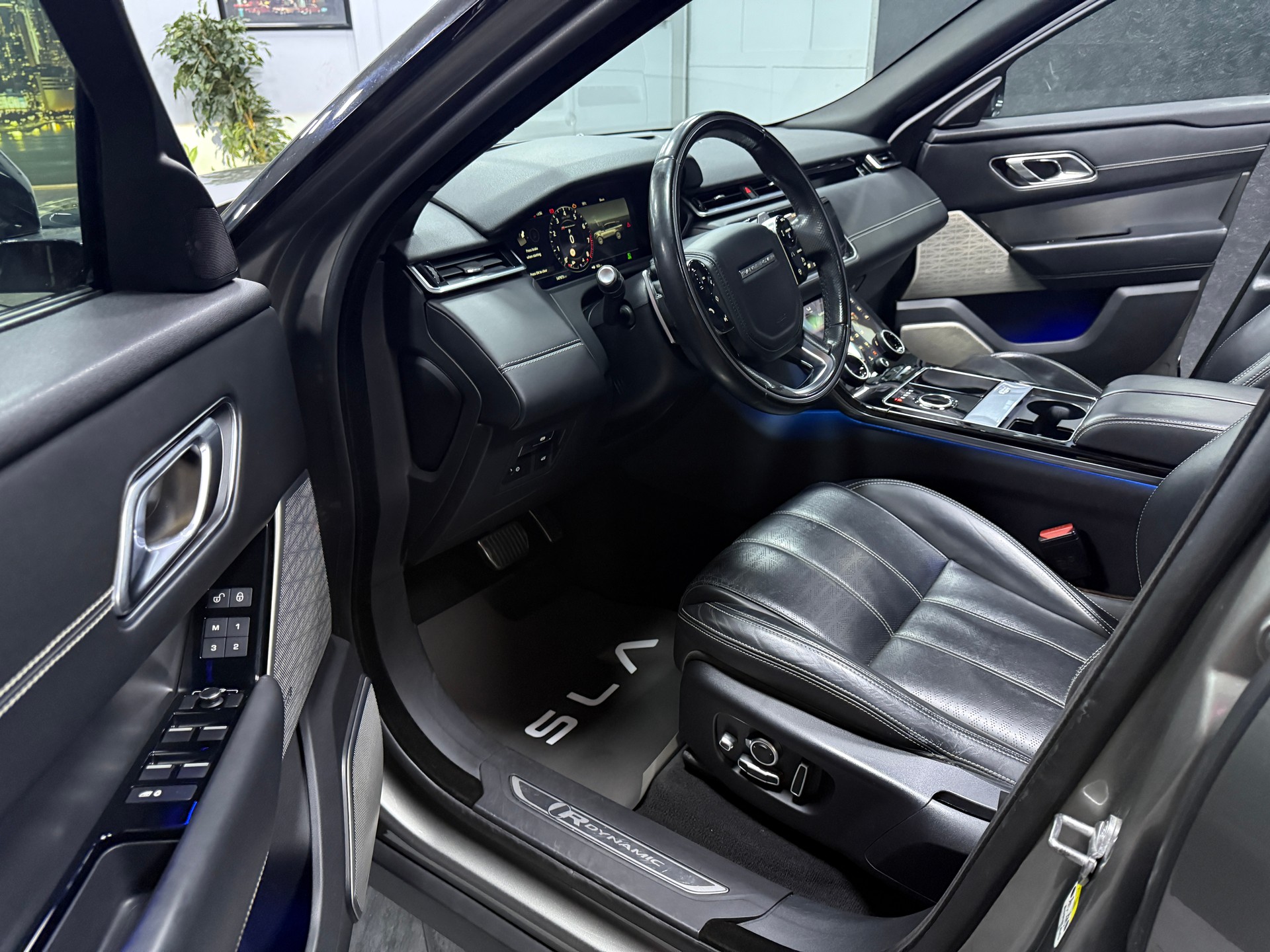 LAND ROVER Range Rover Velar R-Dynamic P 250 SE Automatic-image-6