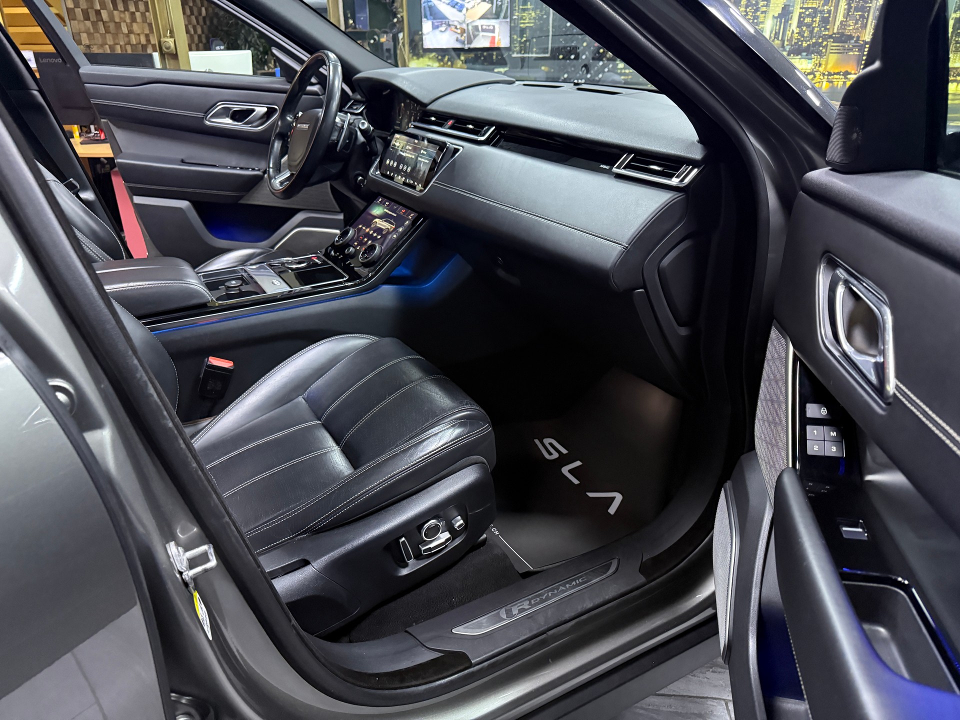 LAND ROVER Range Rover Velar R-Dynamic P 250 SE Automatic-image-7