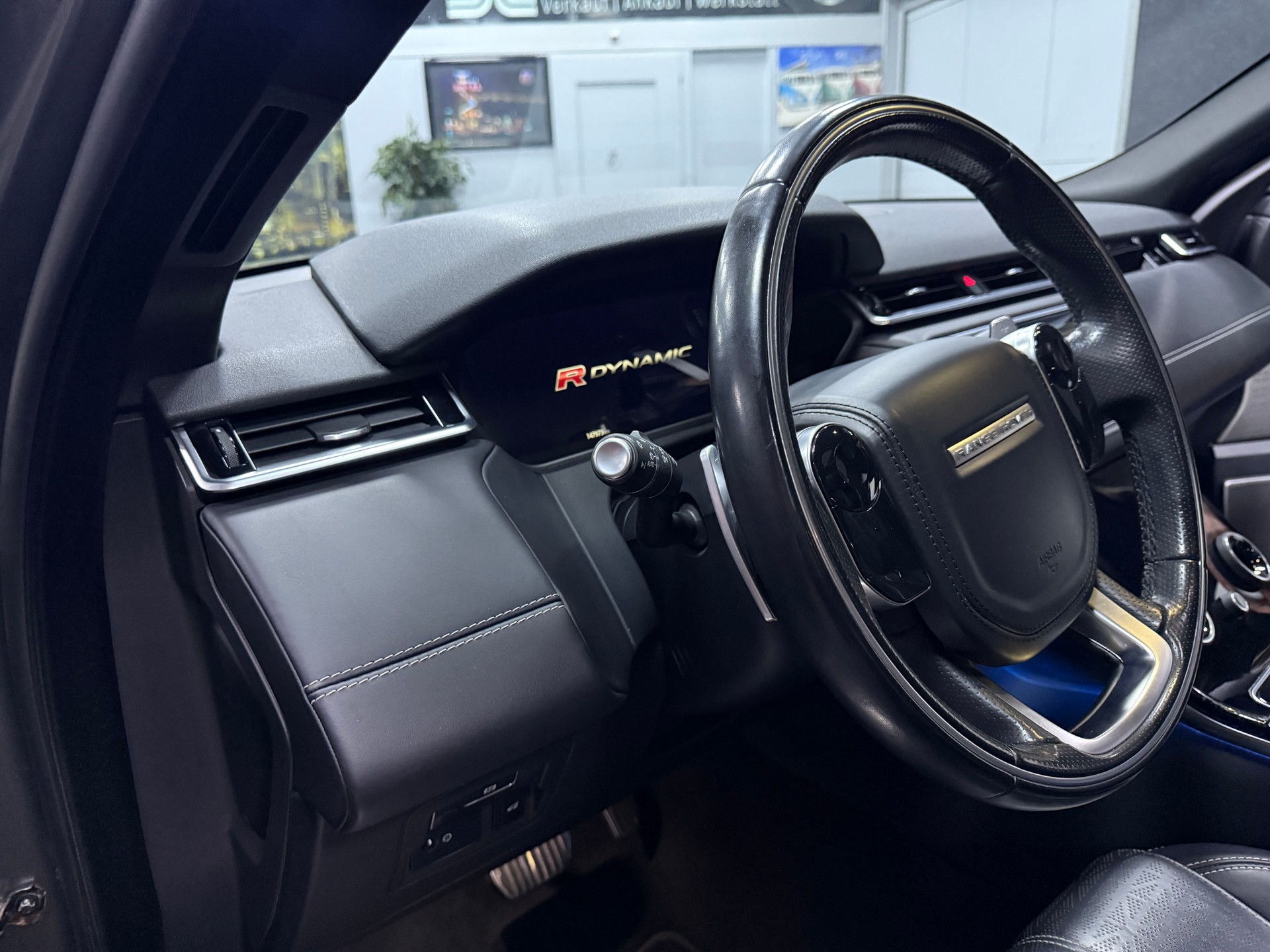 LAND ROVER Range Rover Velar R-Dynamic P 250 SE Automatic-image-5