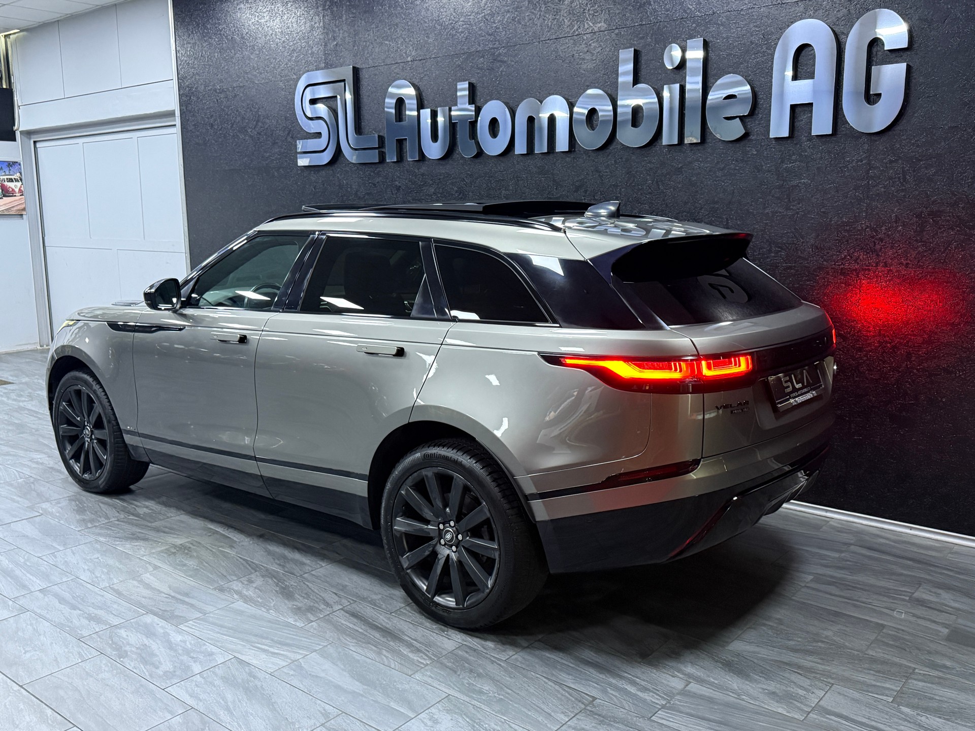 LAND ROVER Range Rover Velar R-Dynamic P 250 SE Automatic-image-4