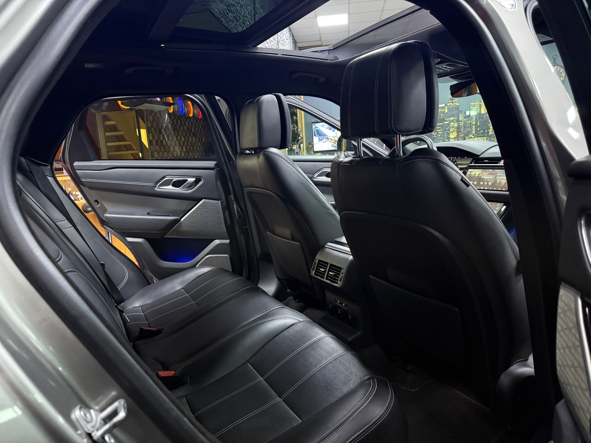 LAND ROVER Range Rover Velar R-Dynamic P 250 SE Automatic-image-15