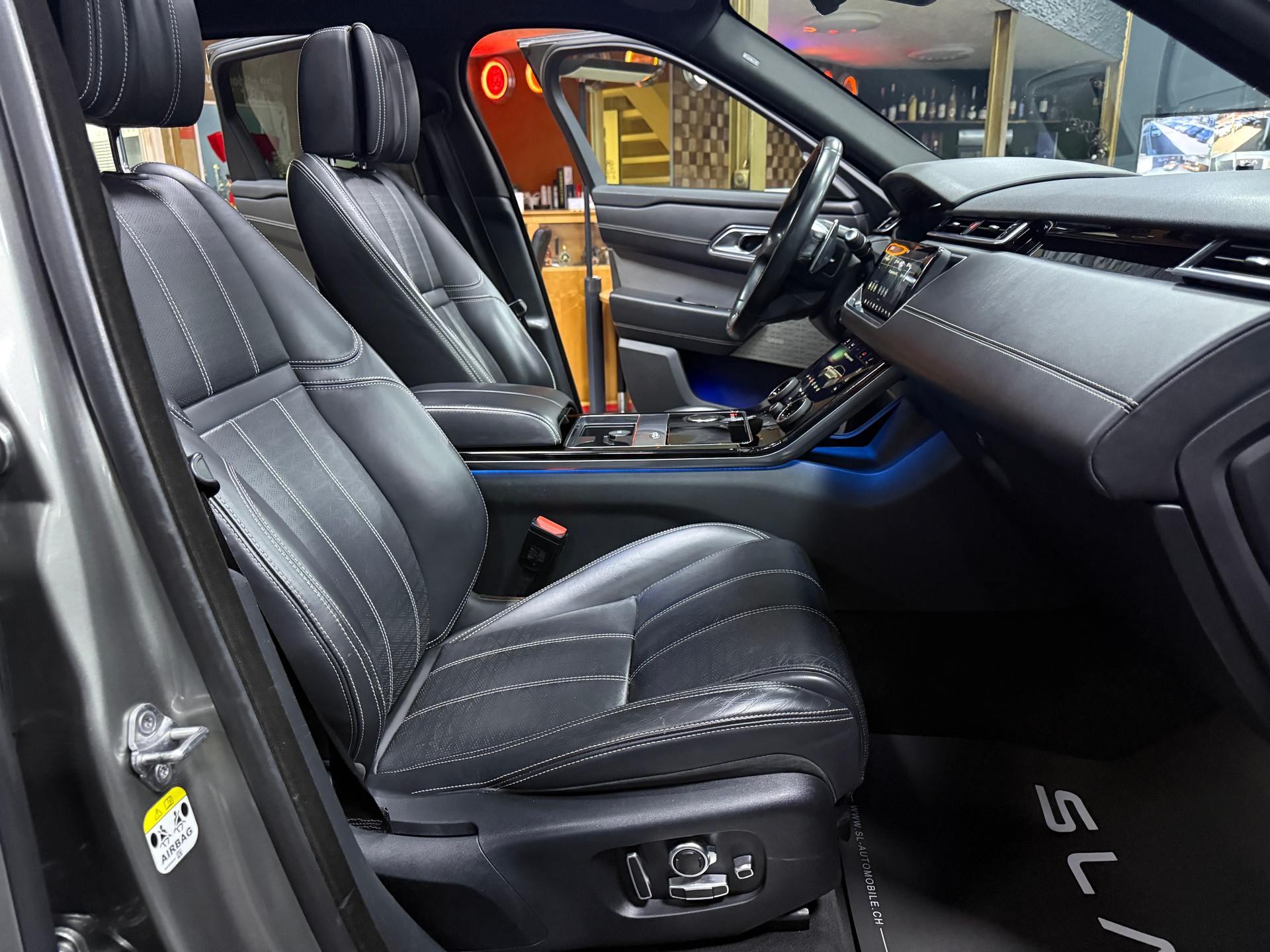 LAND ROVER Range Rover Velar R-Dynamic P 250 SE Automatic-image-8
