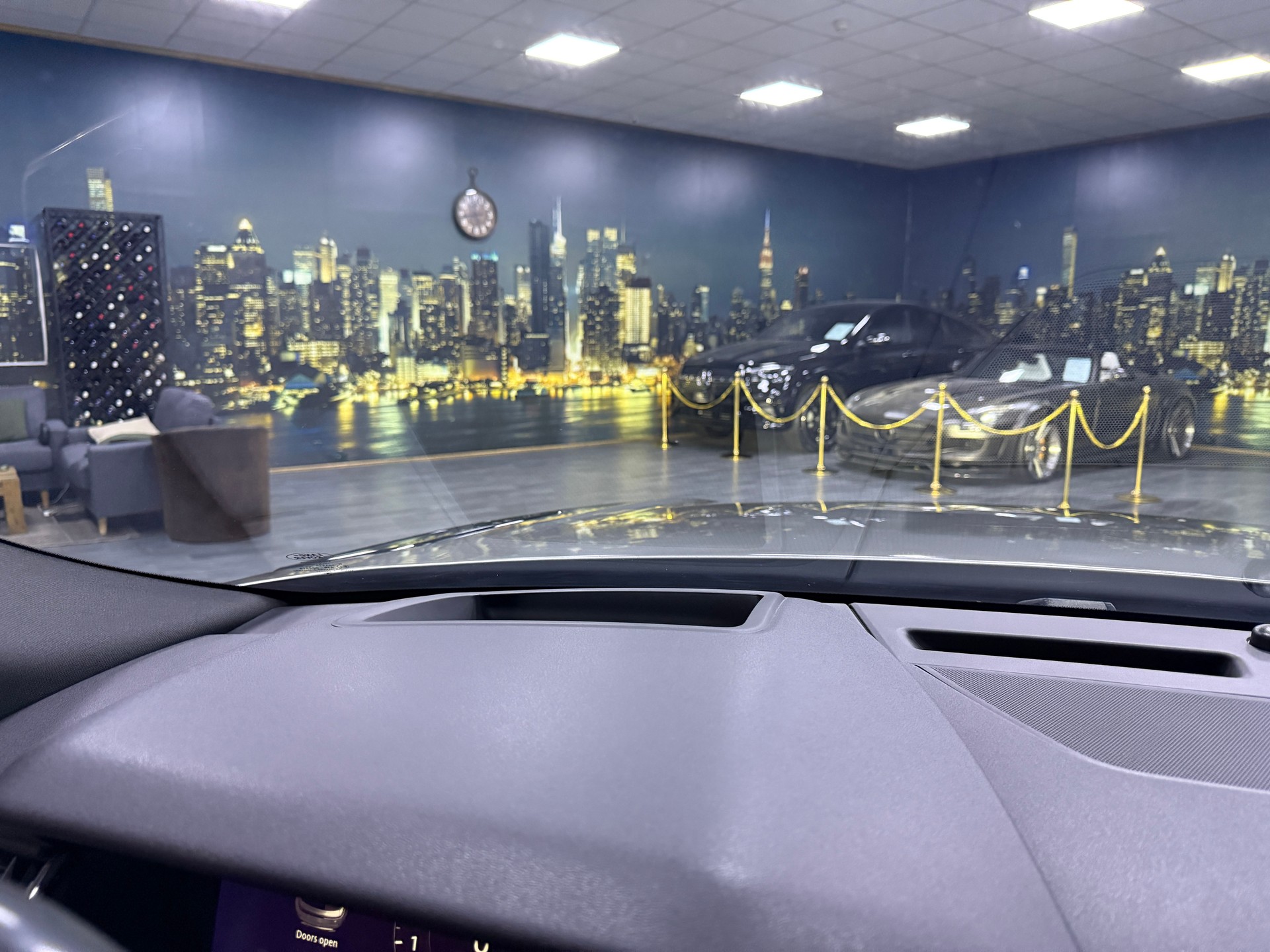 LAND ROVER Range Rover Velar R-Dynamic P 250 SE Automatic-image-14